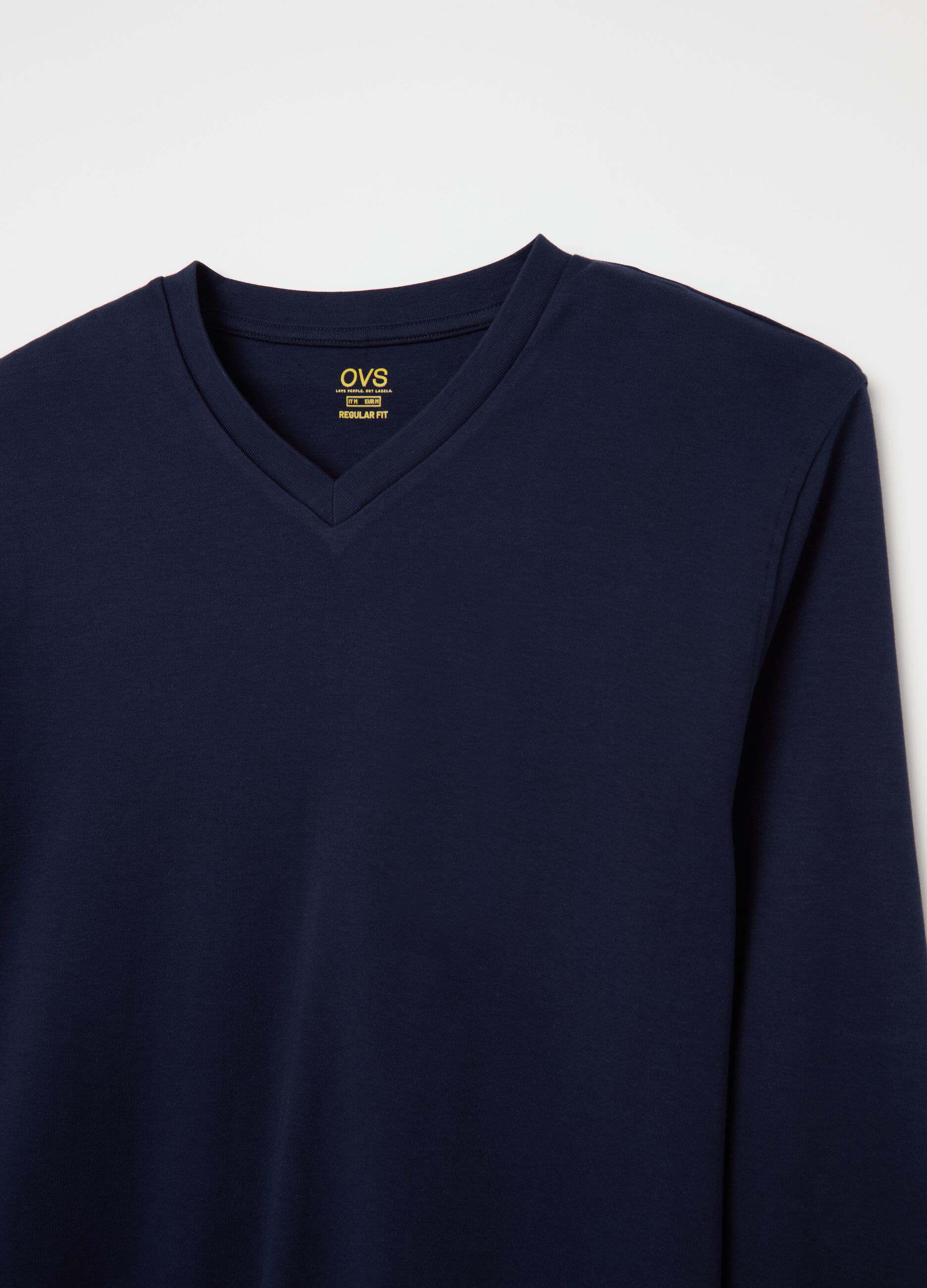 Long-sleeved T-shirt with V neck