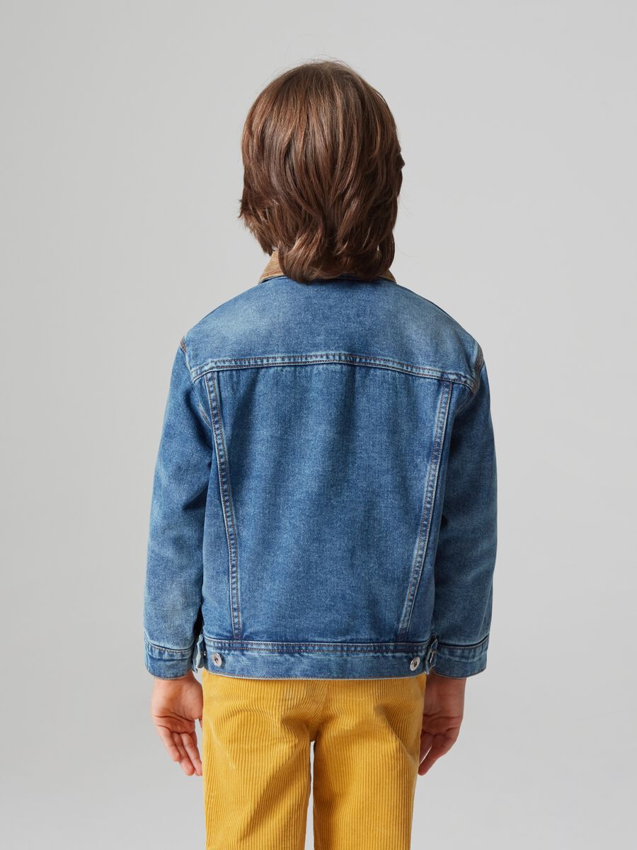 Denim jacket with pockets_2