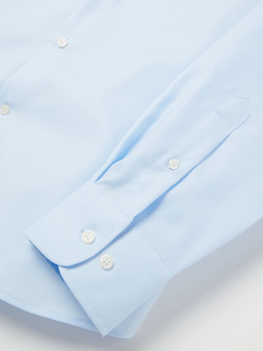 Slim-fit shirt with cut-away collar_1