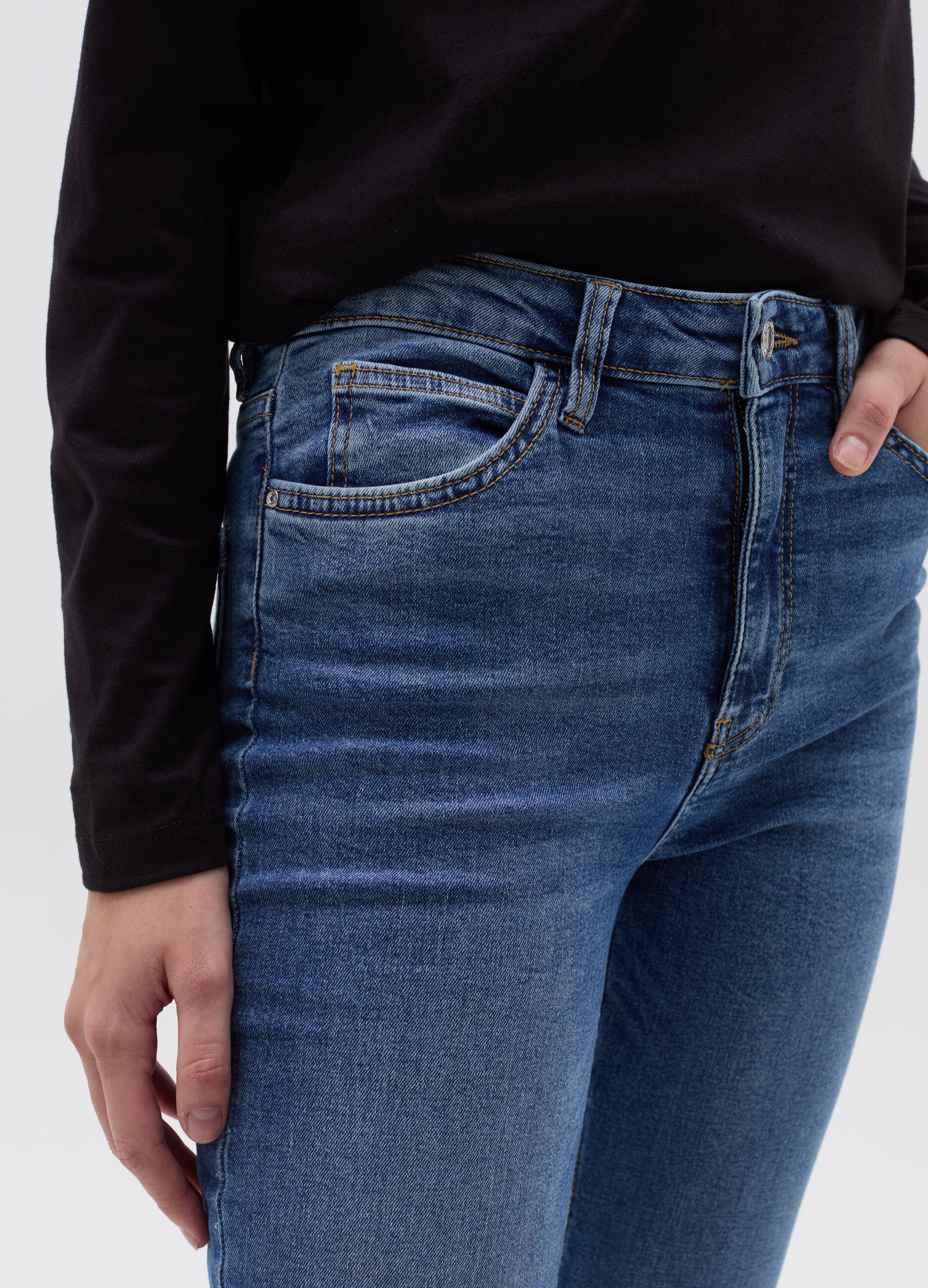 Flare-fit jeans with five pockets