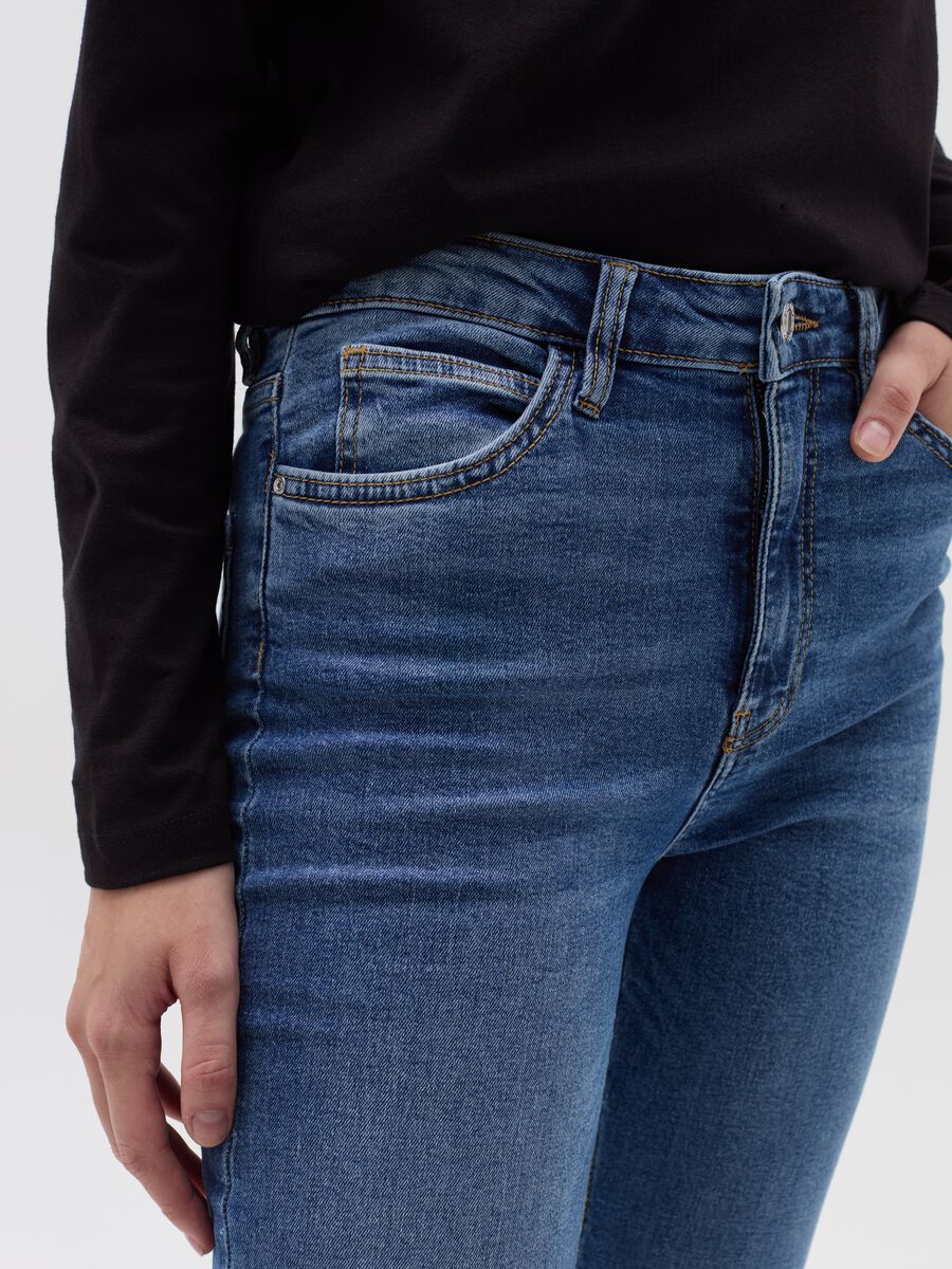 Flare-fit jeans with five pockets_3