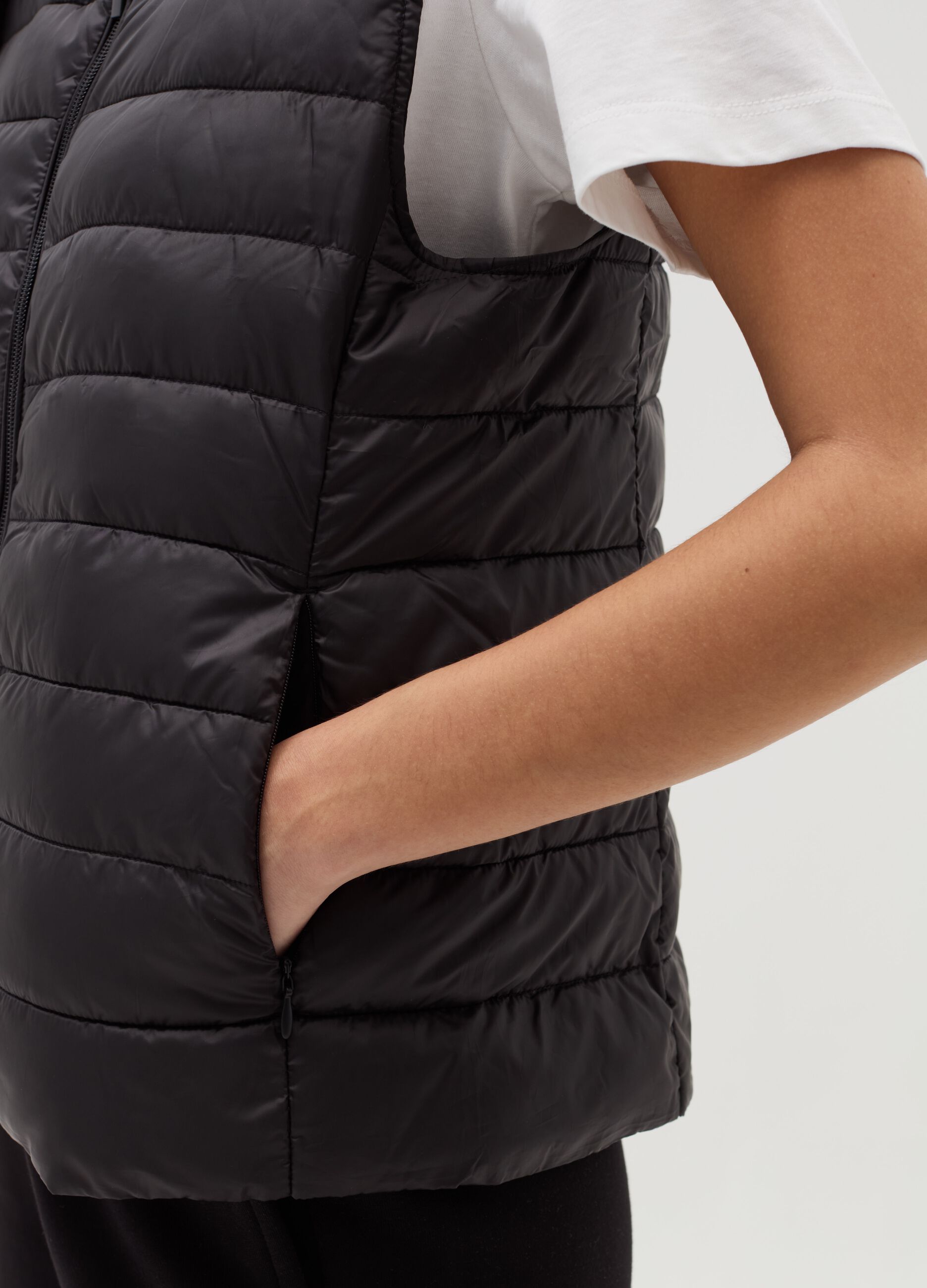 Ultralight gilet with high neck