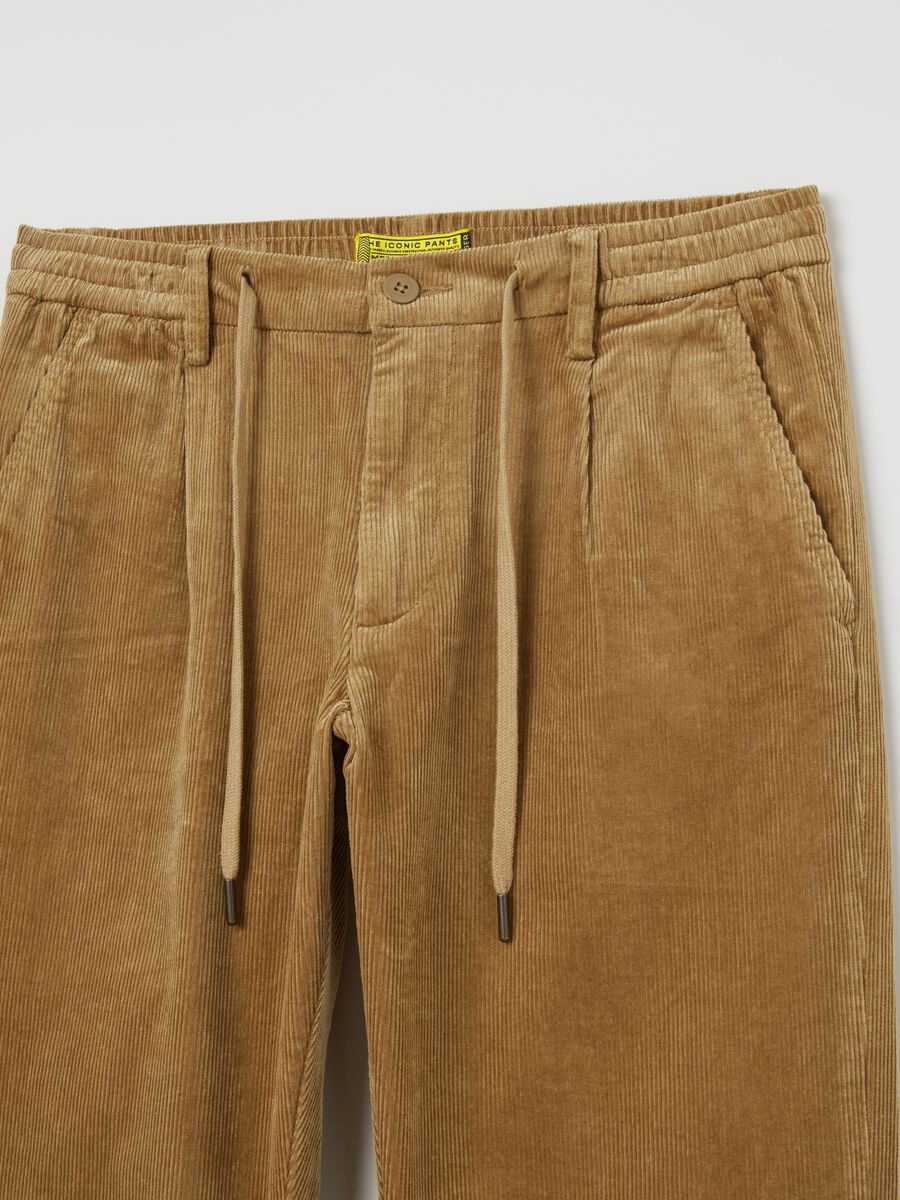 Chino jogger trousers in corduroy_5