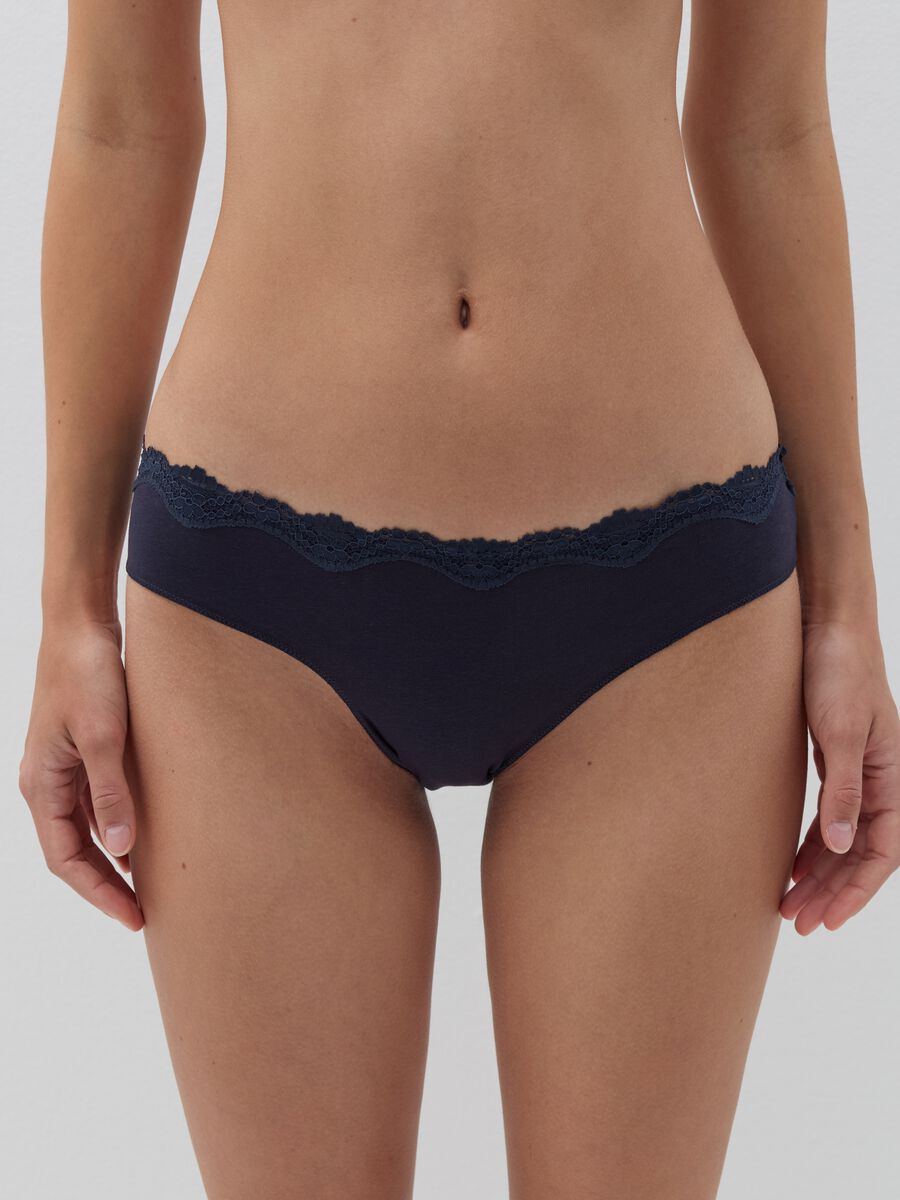 Briefs in organic cotton with lace trim_1