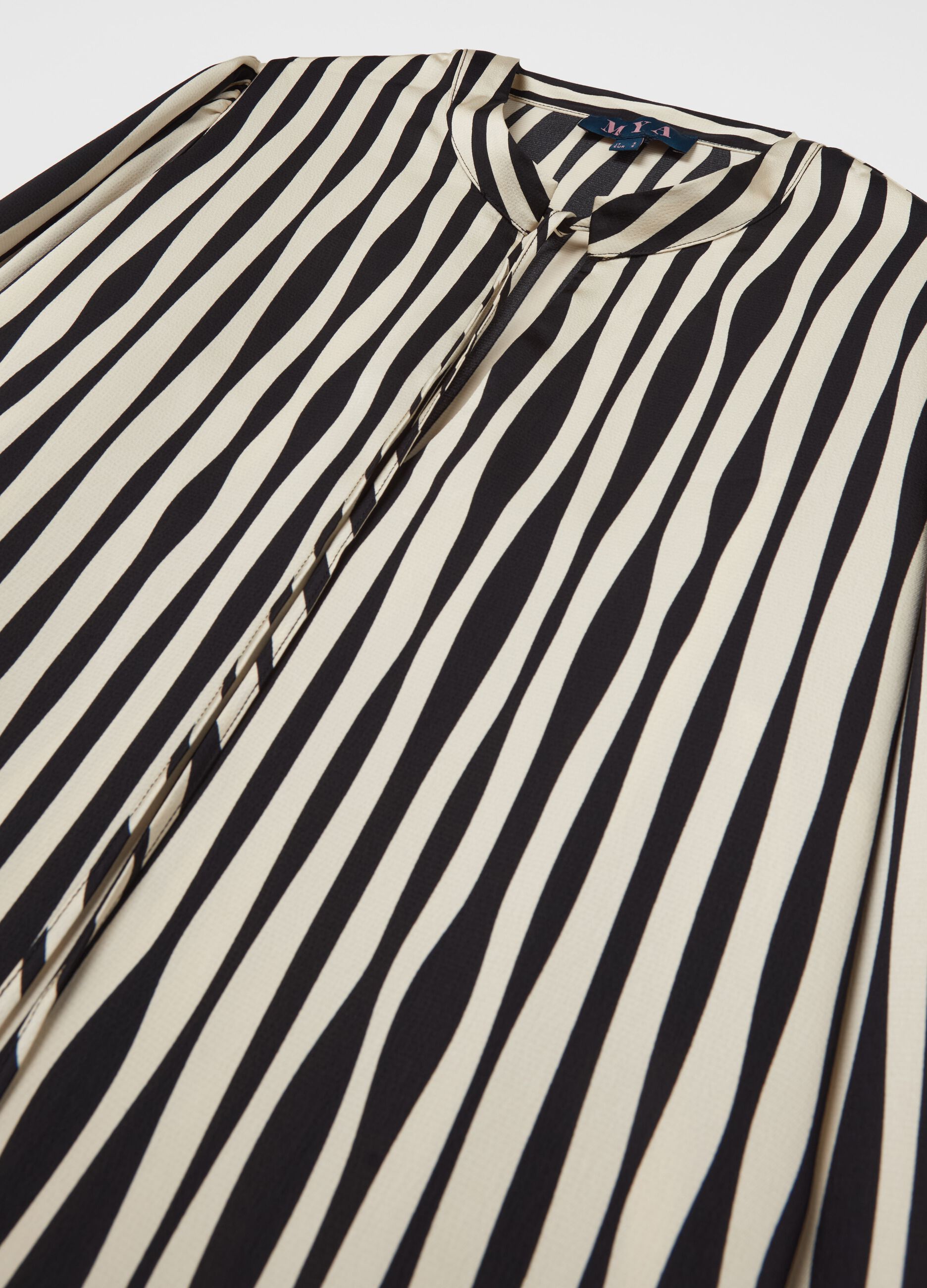 Curvy striped blouse with hook