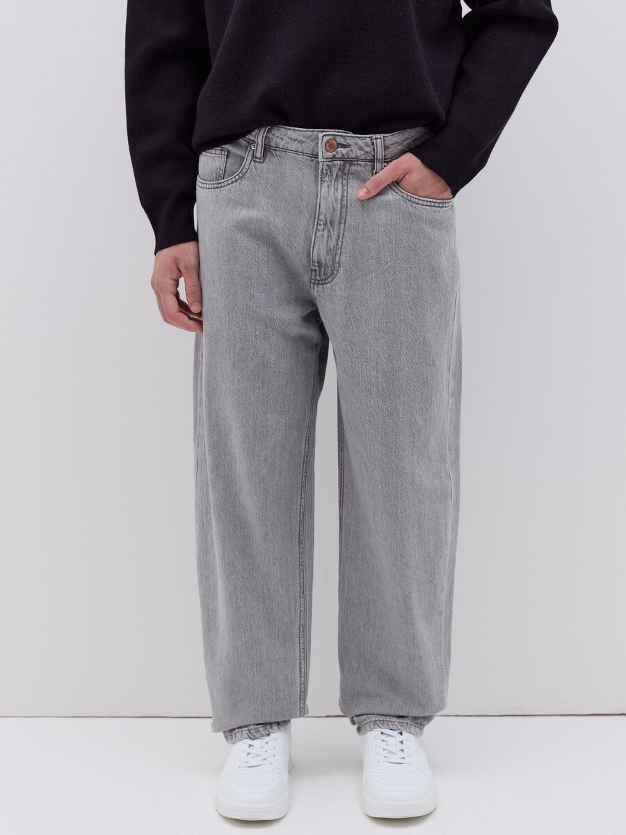 Baggy-fit jeans with five pockets_1