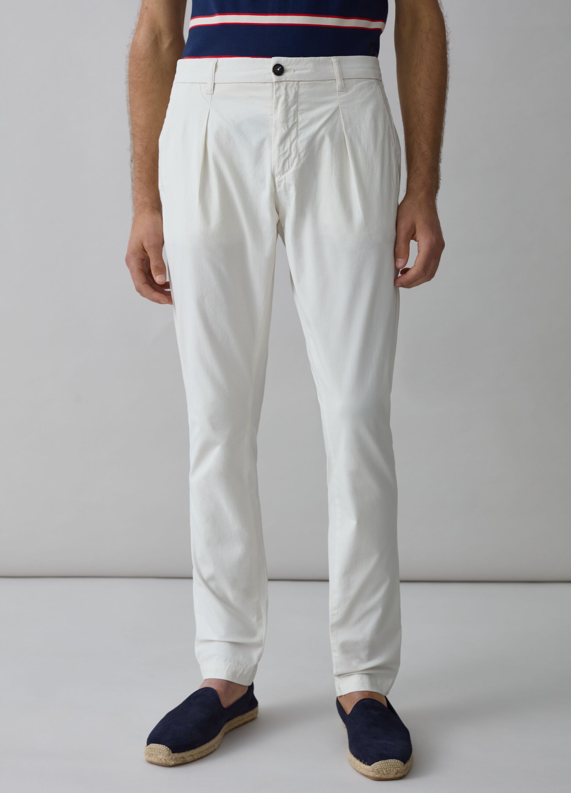 Chino trousers with ripstop weave