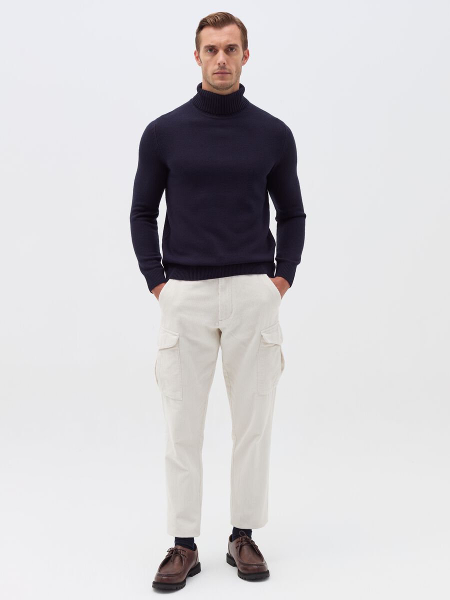 Cargo trousers in corduroy_0