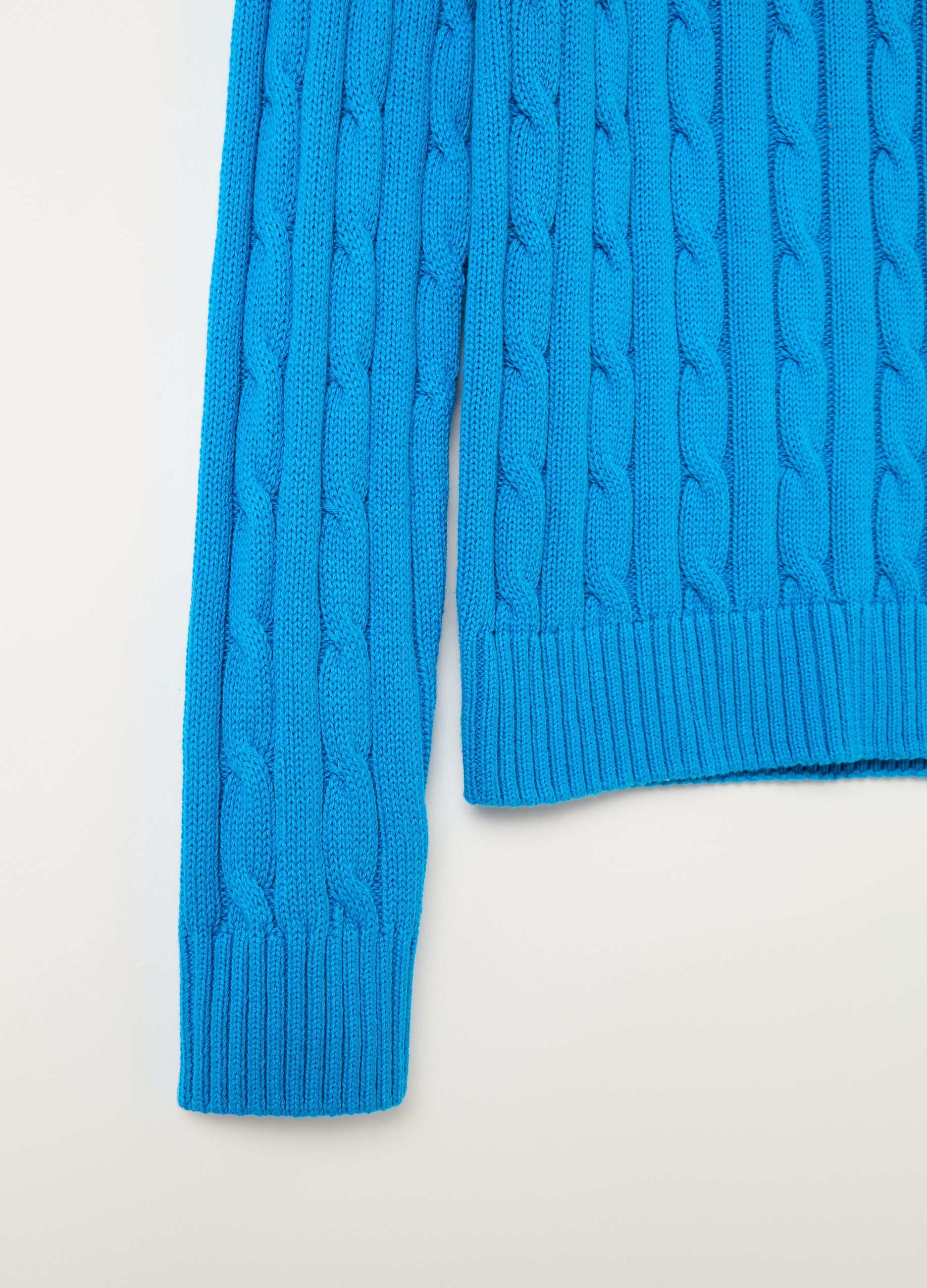 Ribbed pullover with cable-knit design