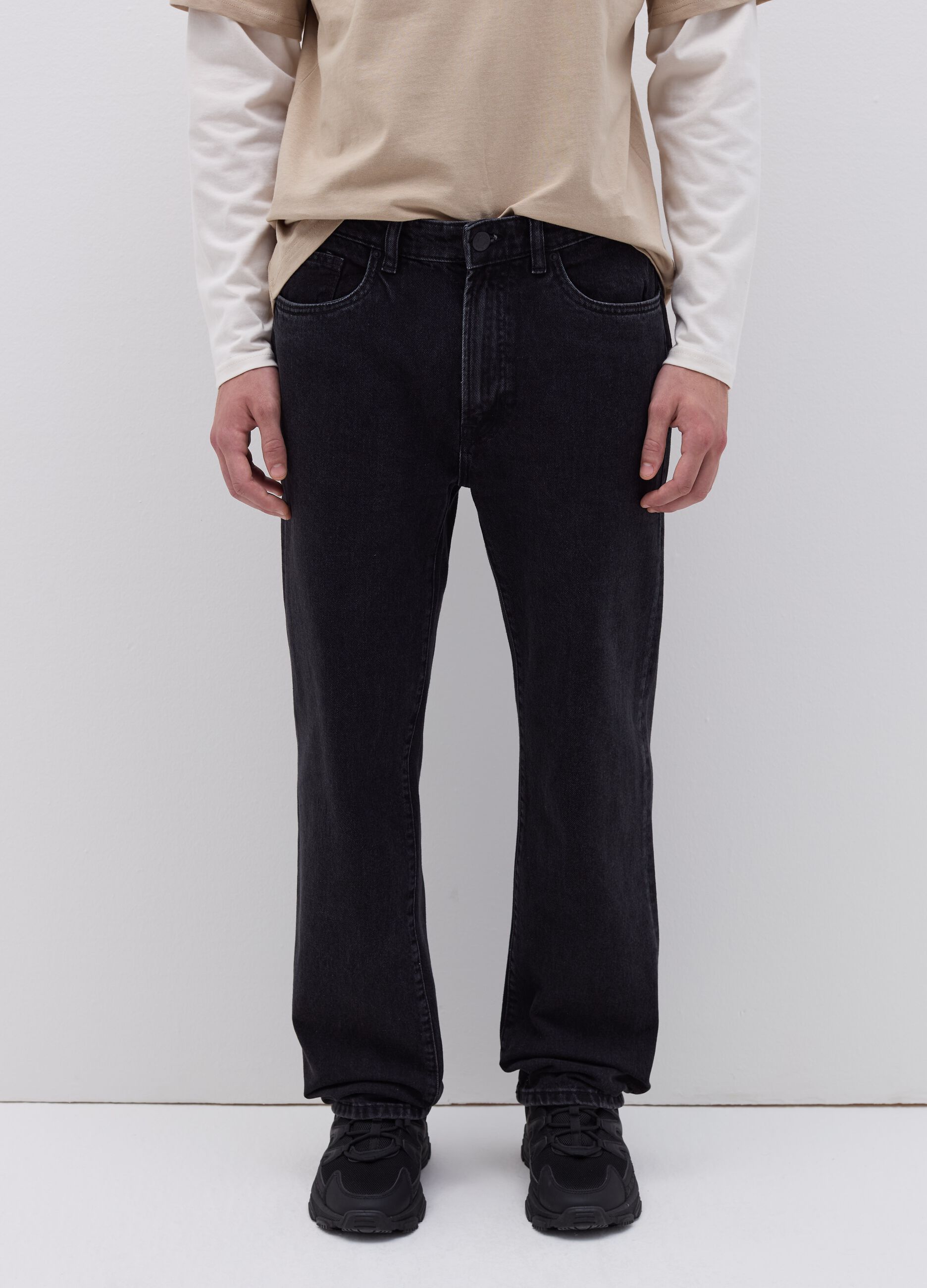 Five-pocket,straight-fit jeans