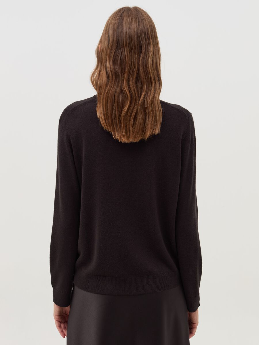 Long-sleeved top with mock neck_2