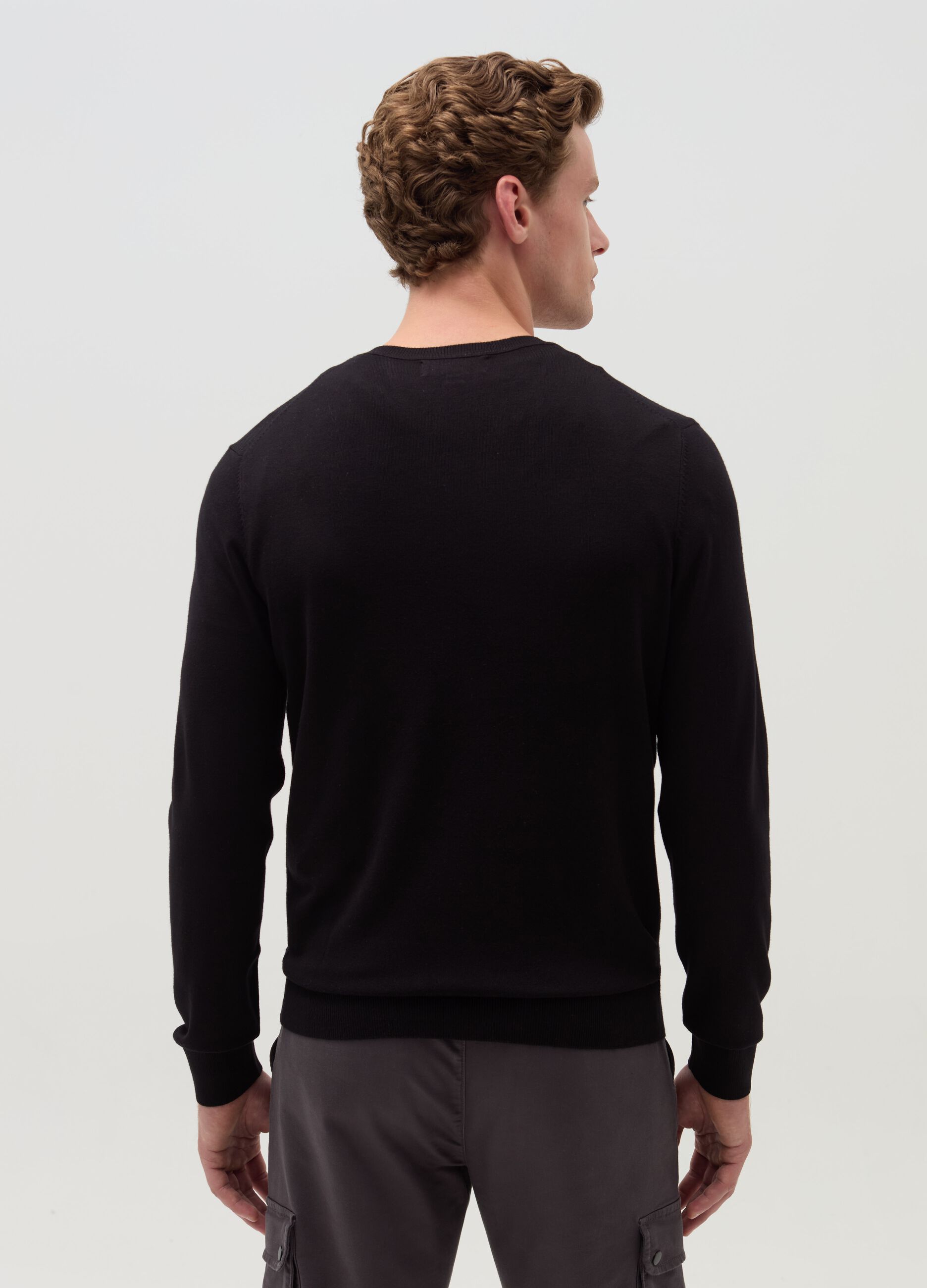 V-neck pullover