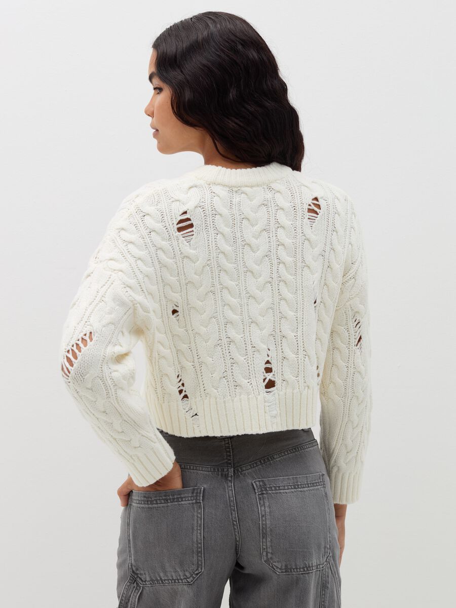 Crop cable-knit pullover with abrasions_3