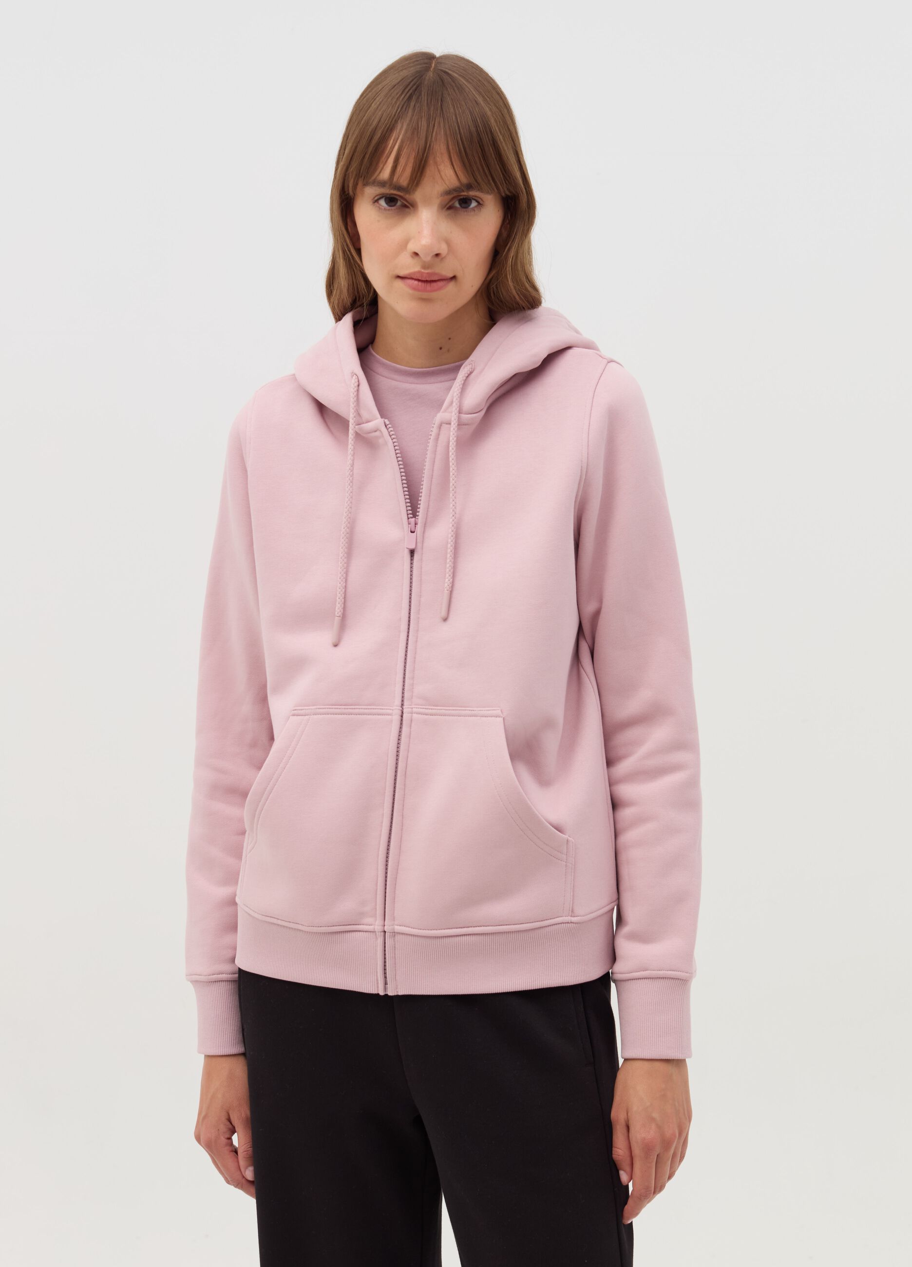 Essential sweatshirt with hood