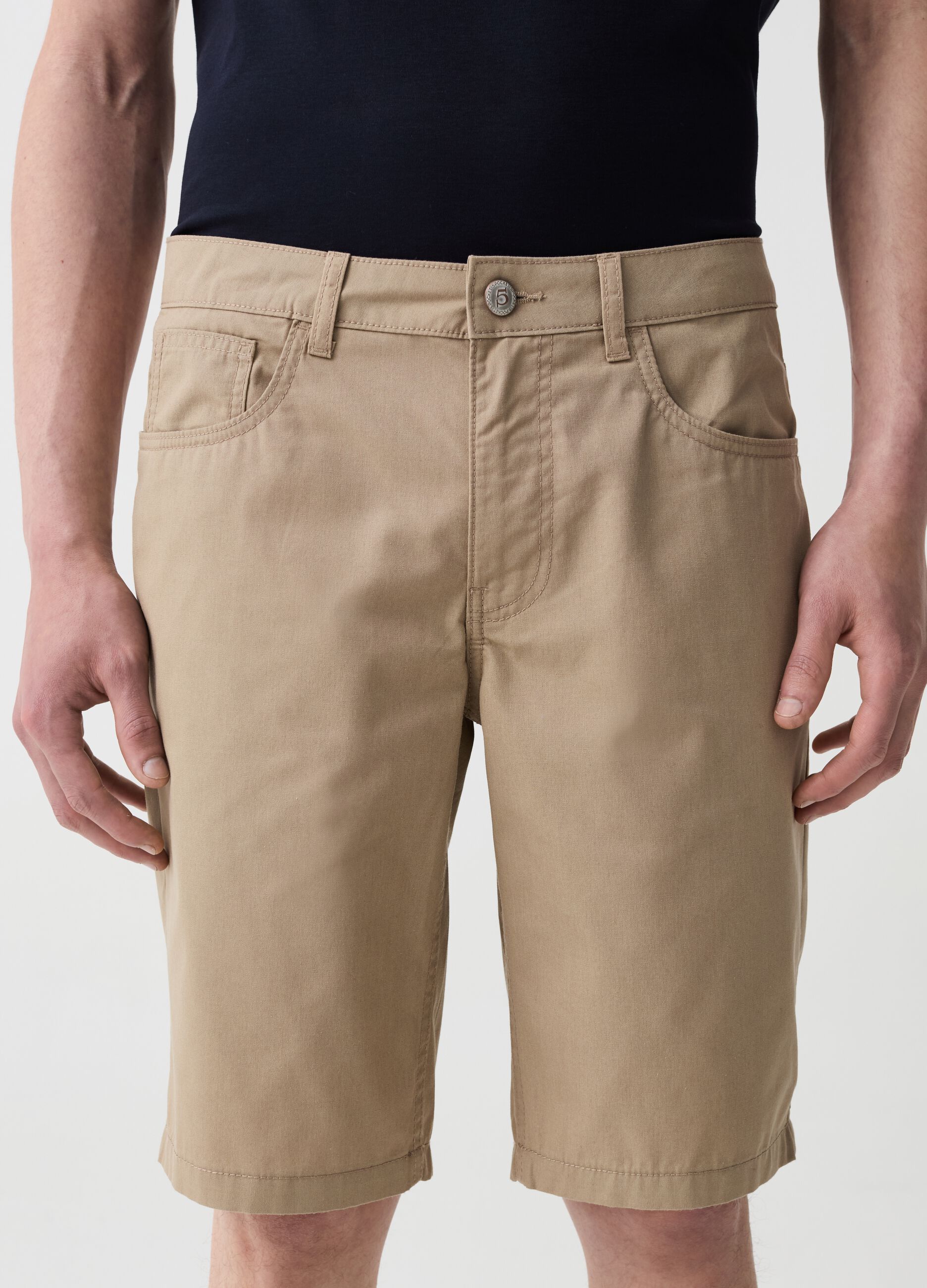 Five-pocket solid colour Bermuda shorts