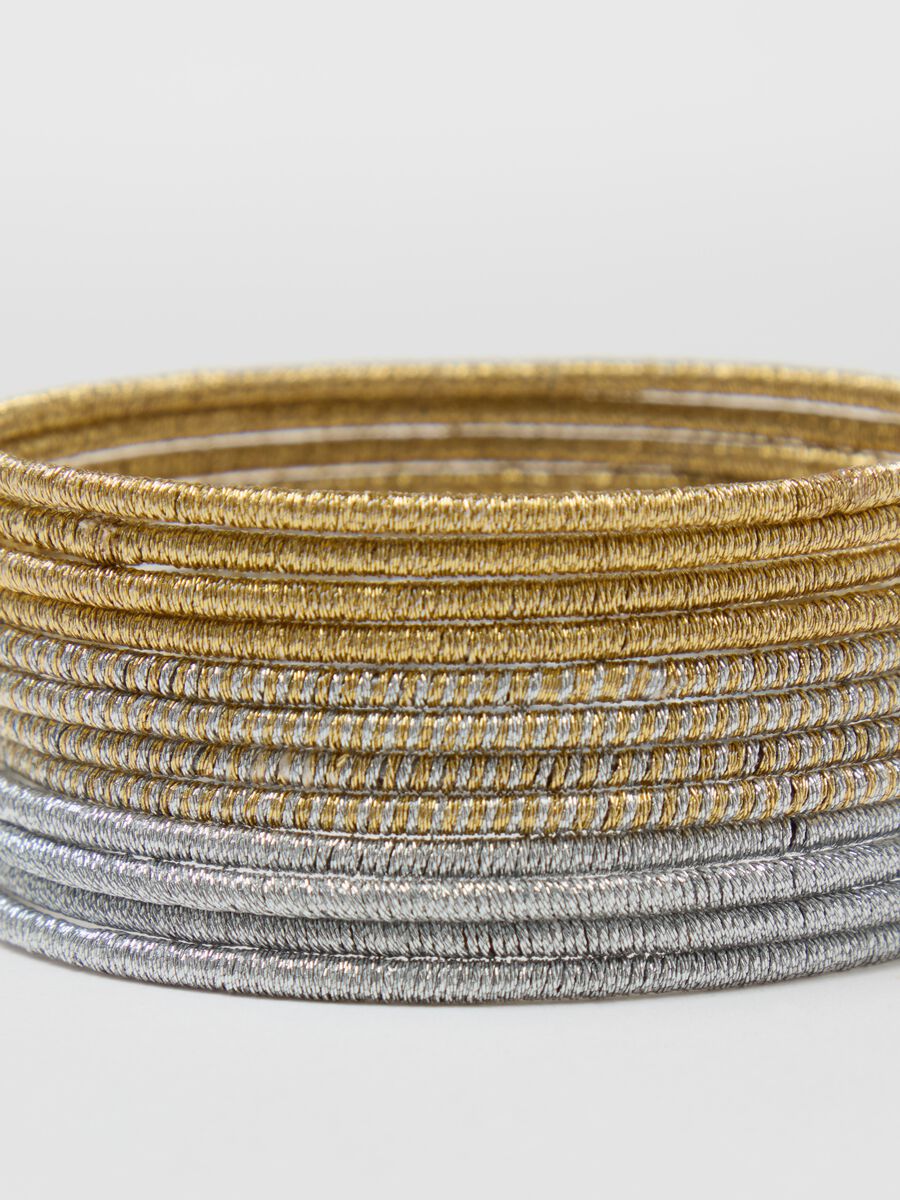 Coloured solid bracelets in metal_1