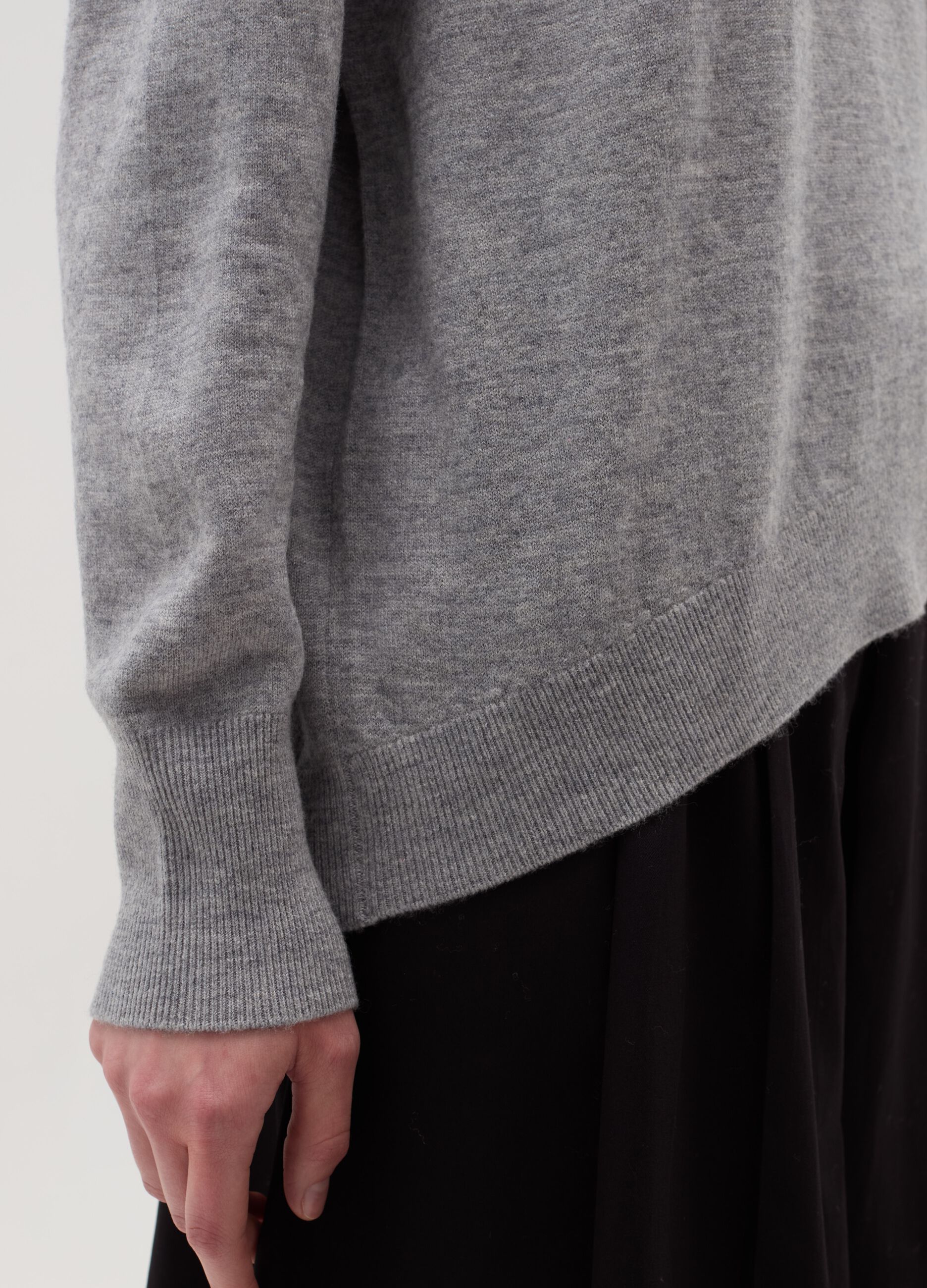 Wool pullover with round neck