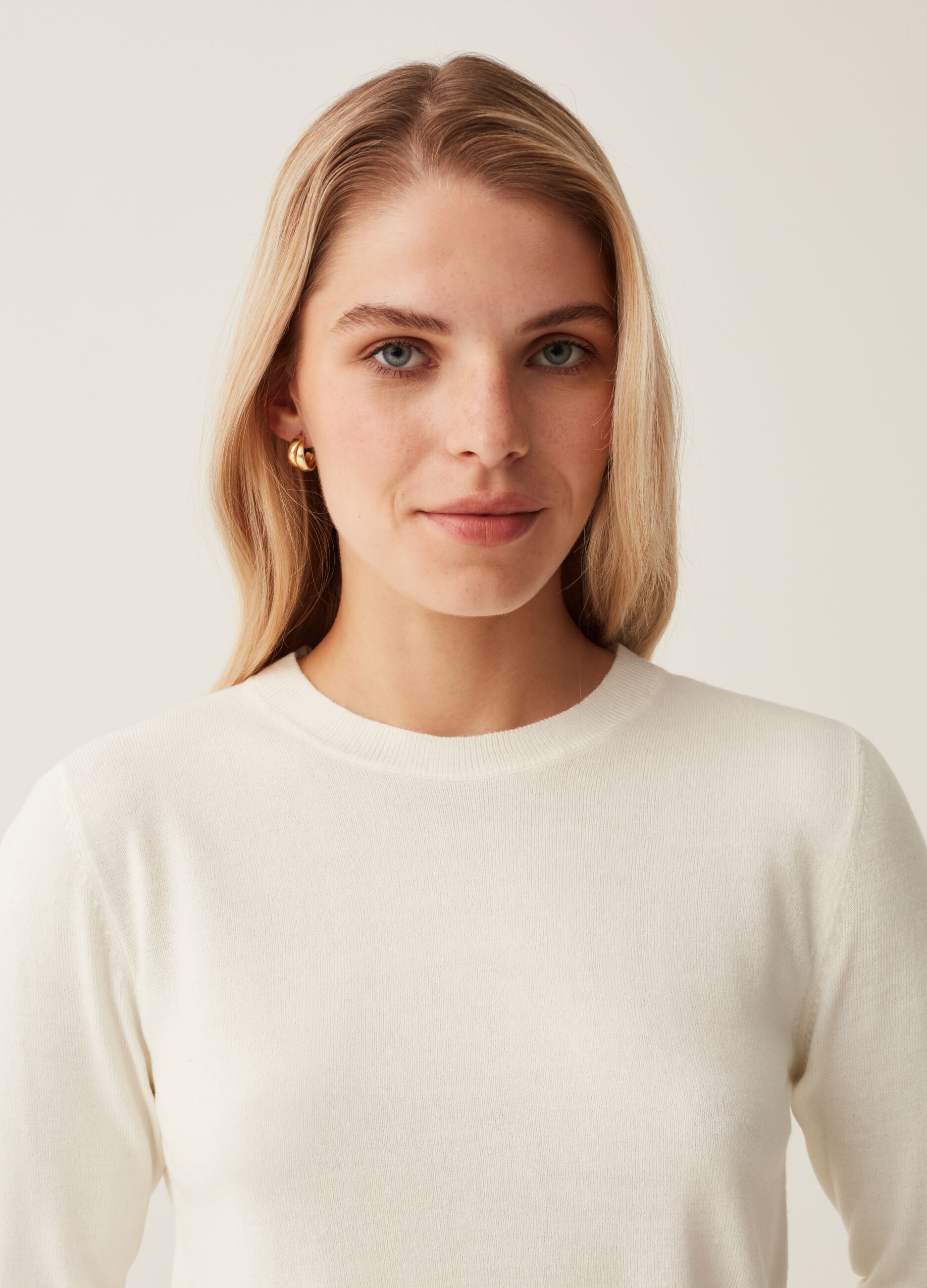 Round neck pullover