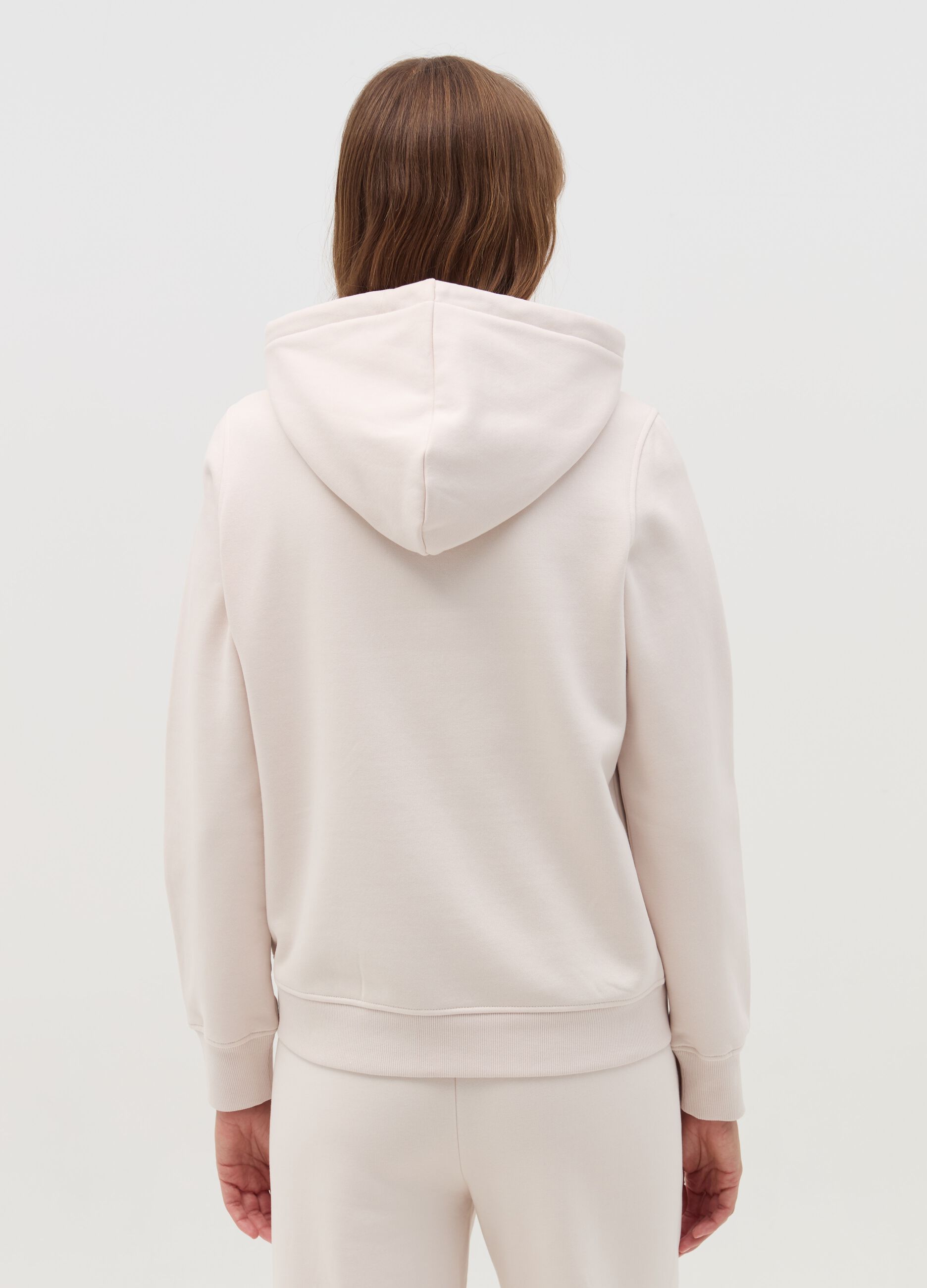 Essential sweatshirt with hood