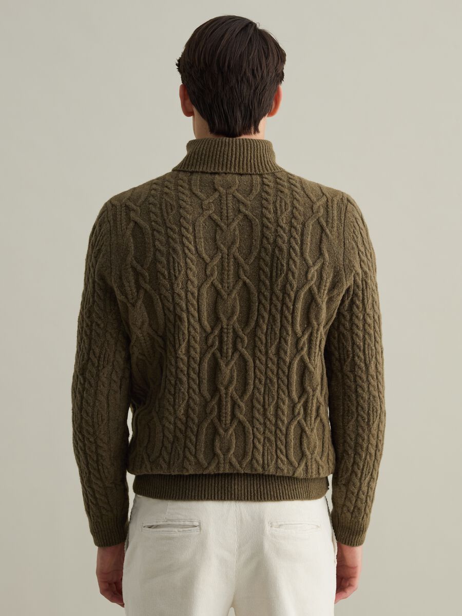 Cable-knit pullover with high neck_2