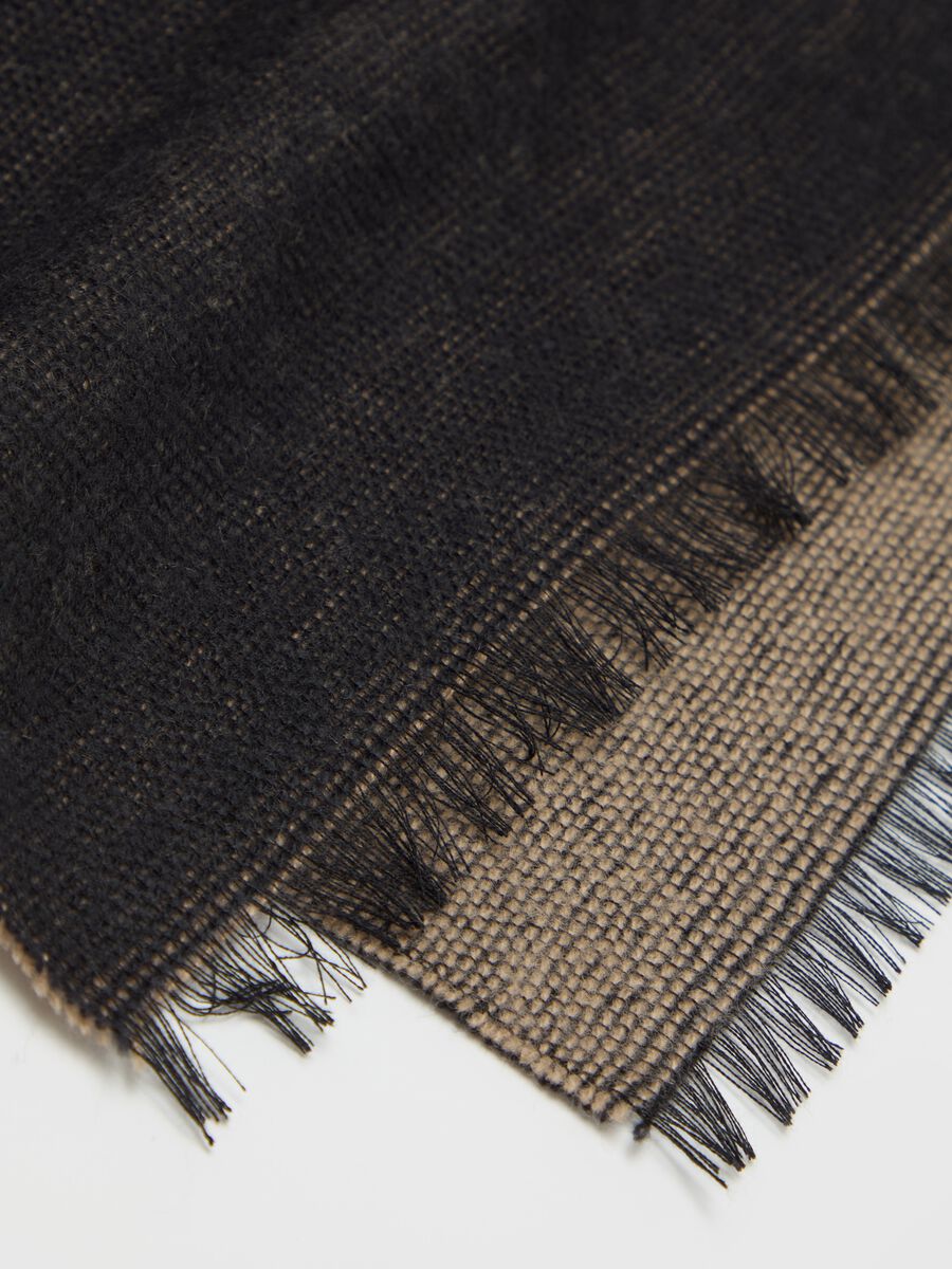 Double-sided fringed scarf_2