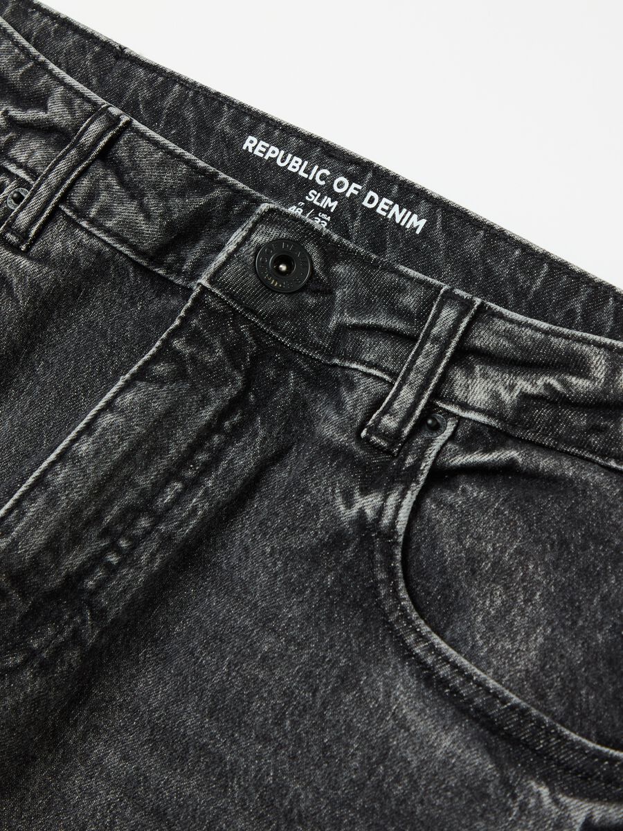 Slim-fit acid-wash jeans with fading_5