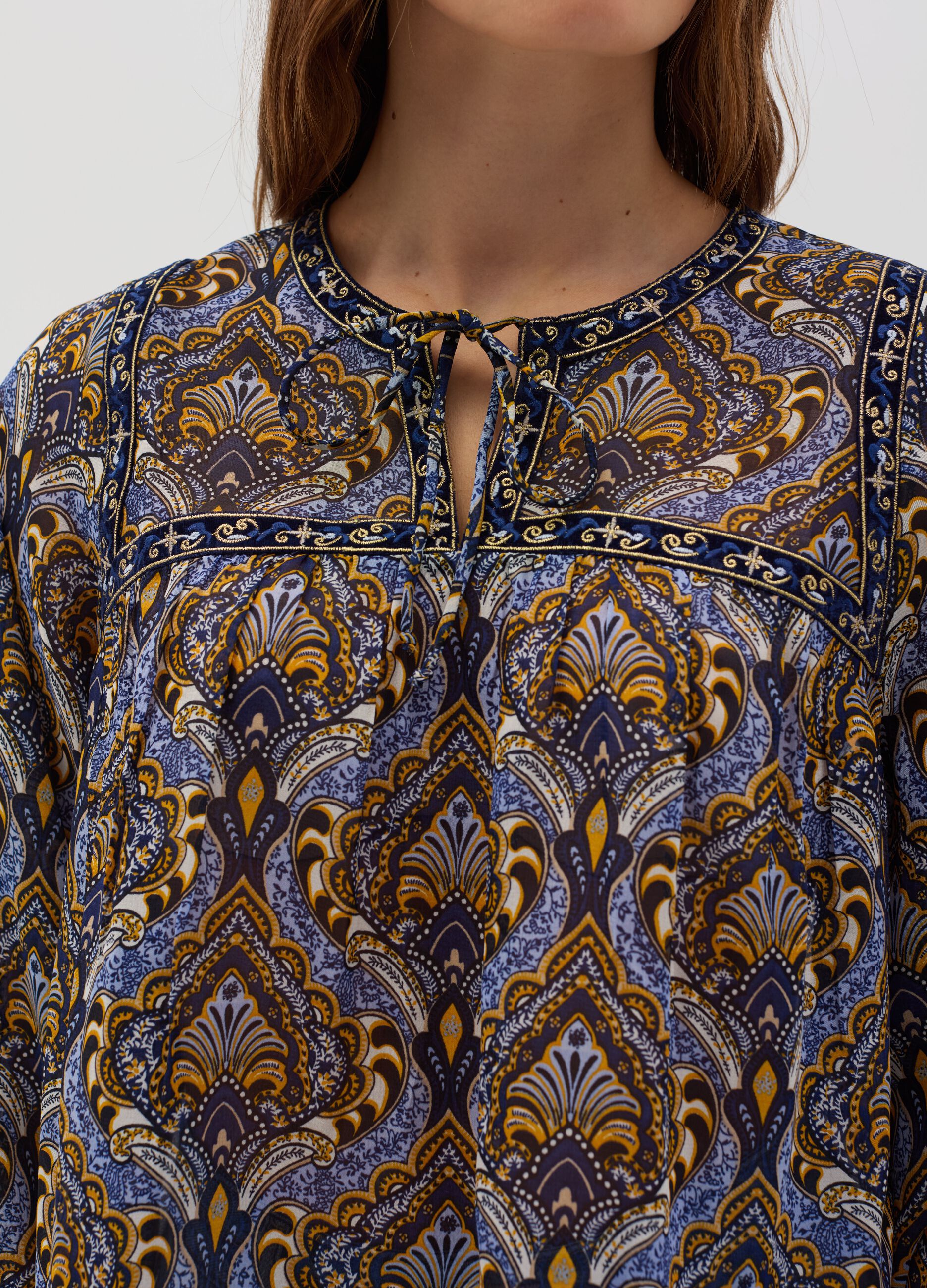 Blusa in fantasia paisley