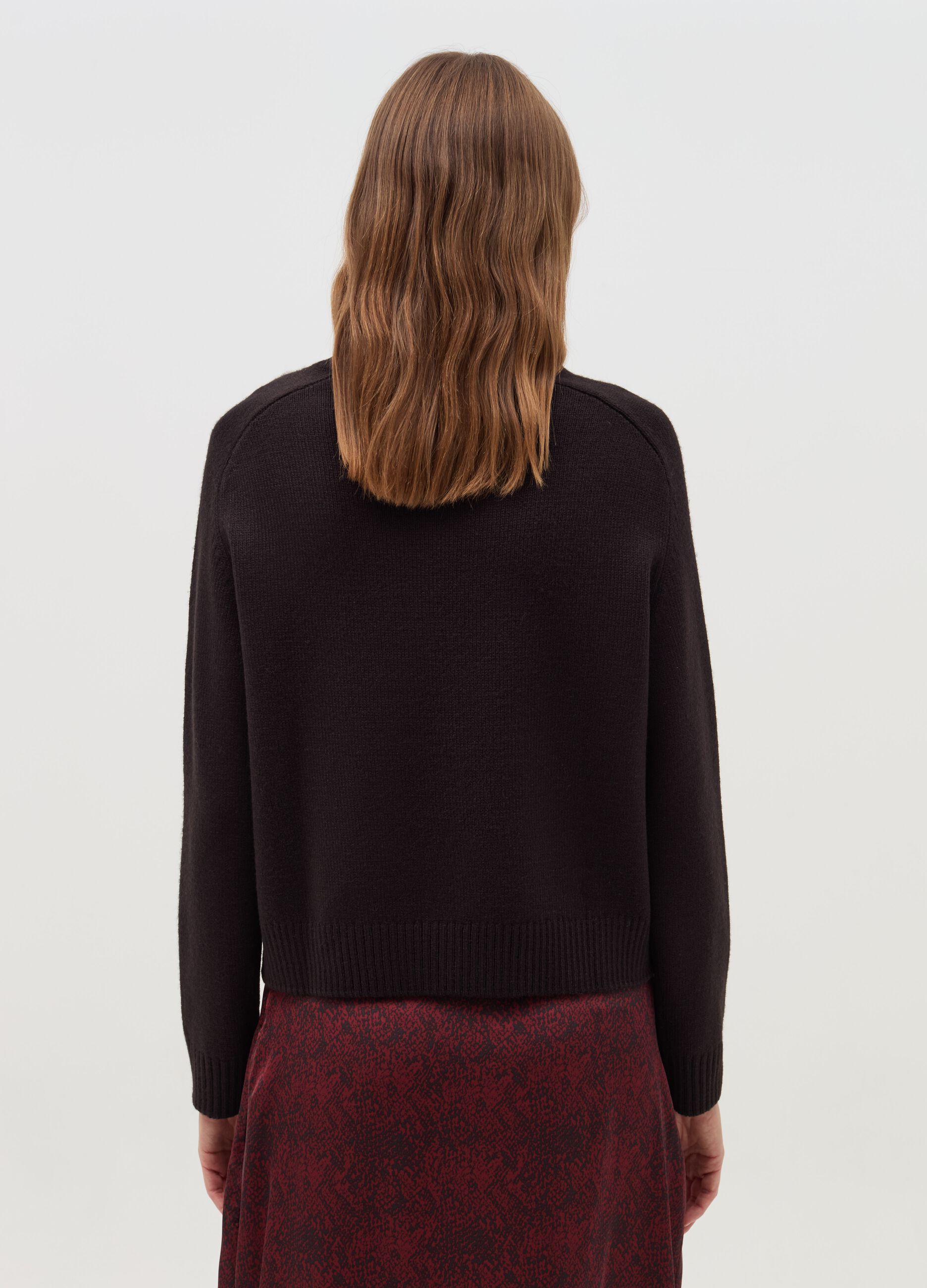 Pullover with raglan sleeves