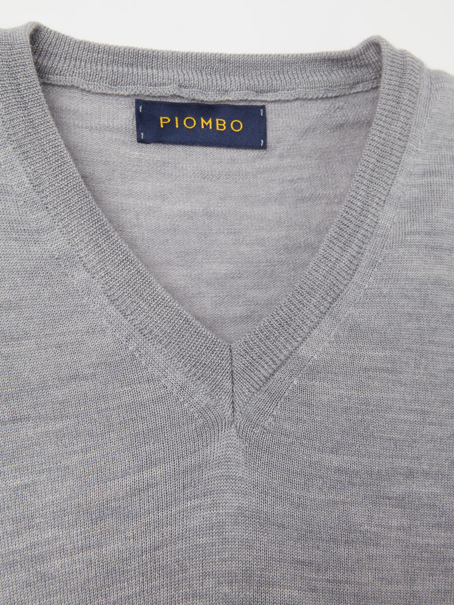 Merino wool pullover with V neck_5