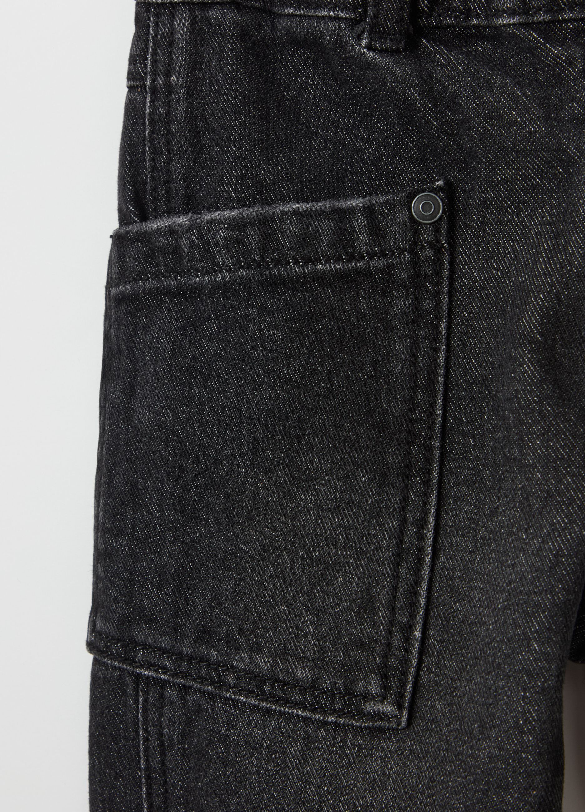 Worn-effect jeans with pockets