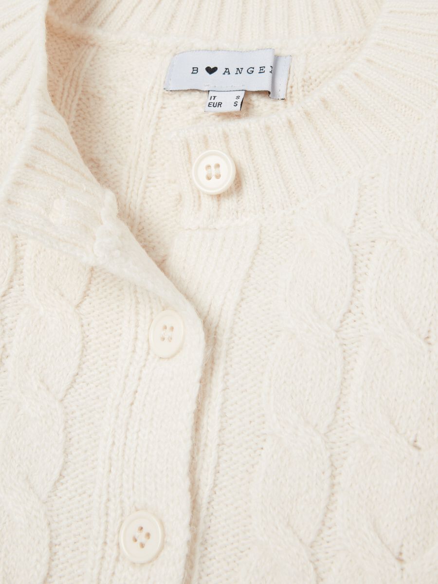 Cardigan crop con lavorazione a trecce_1