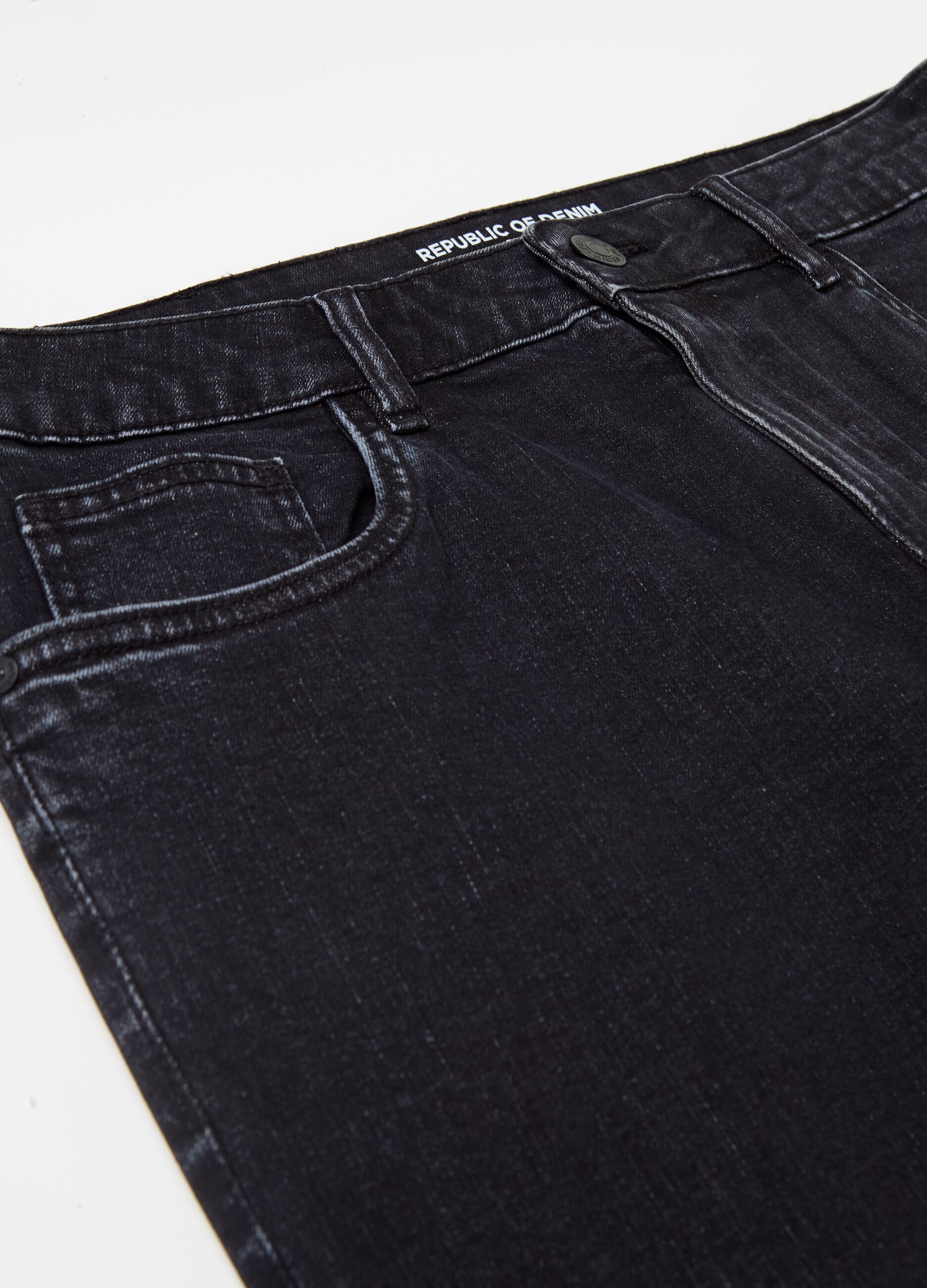 Slim-fit jeans with five pockets