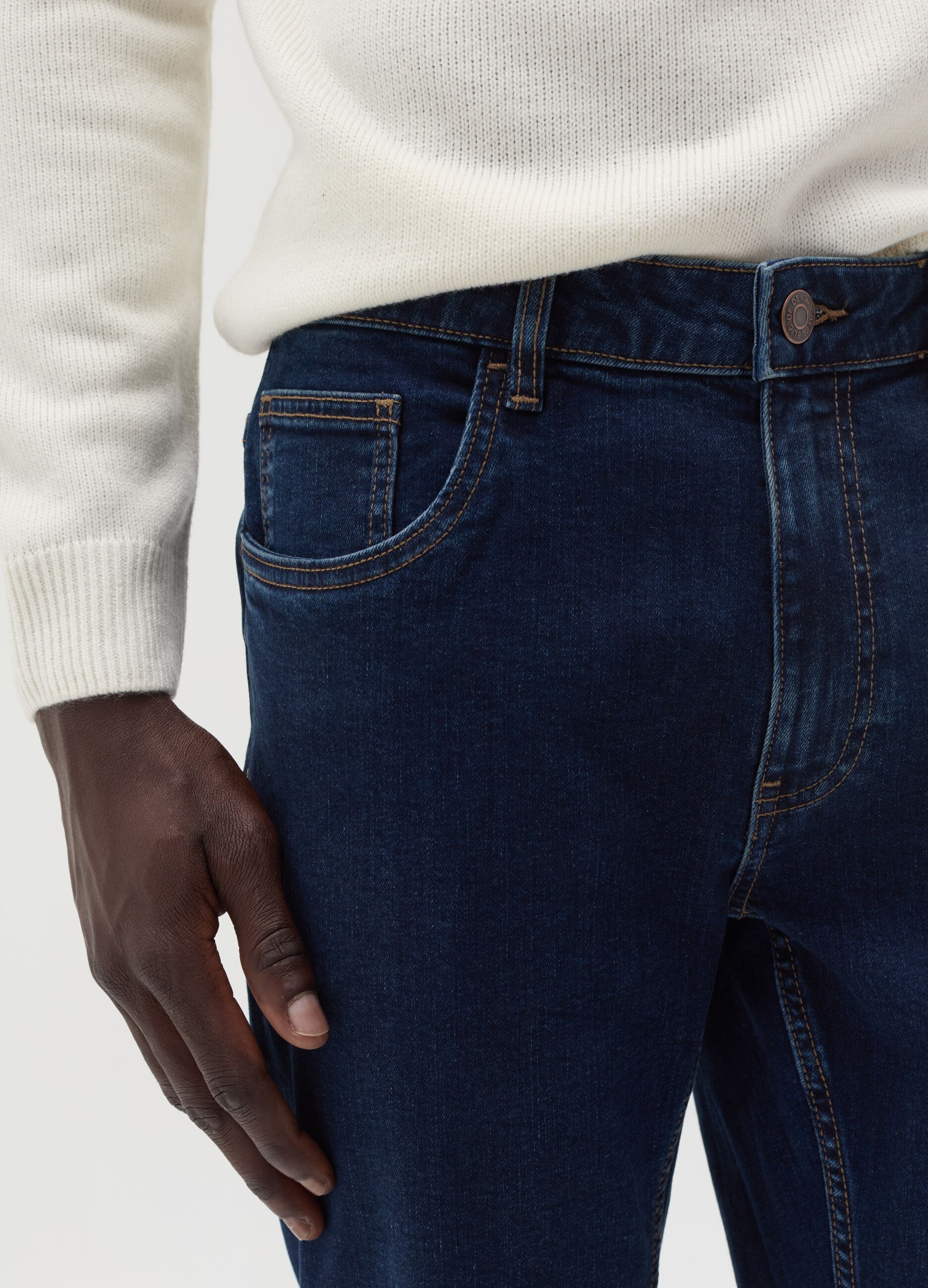 Slim-fit jeans with five pockets