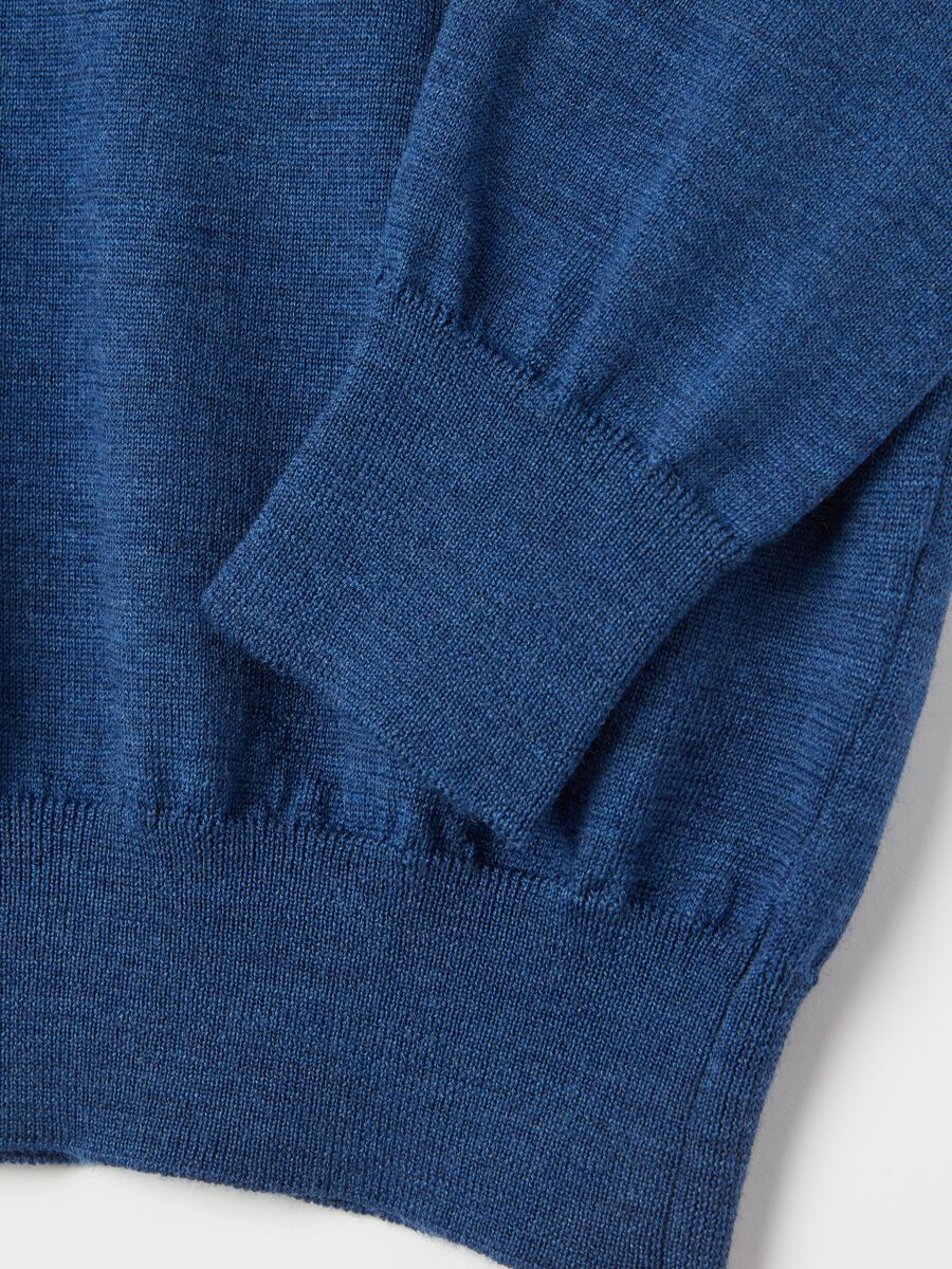 Merino wool pullover with V neck_5