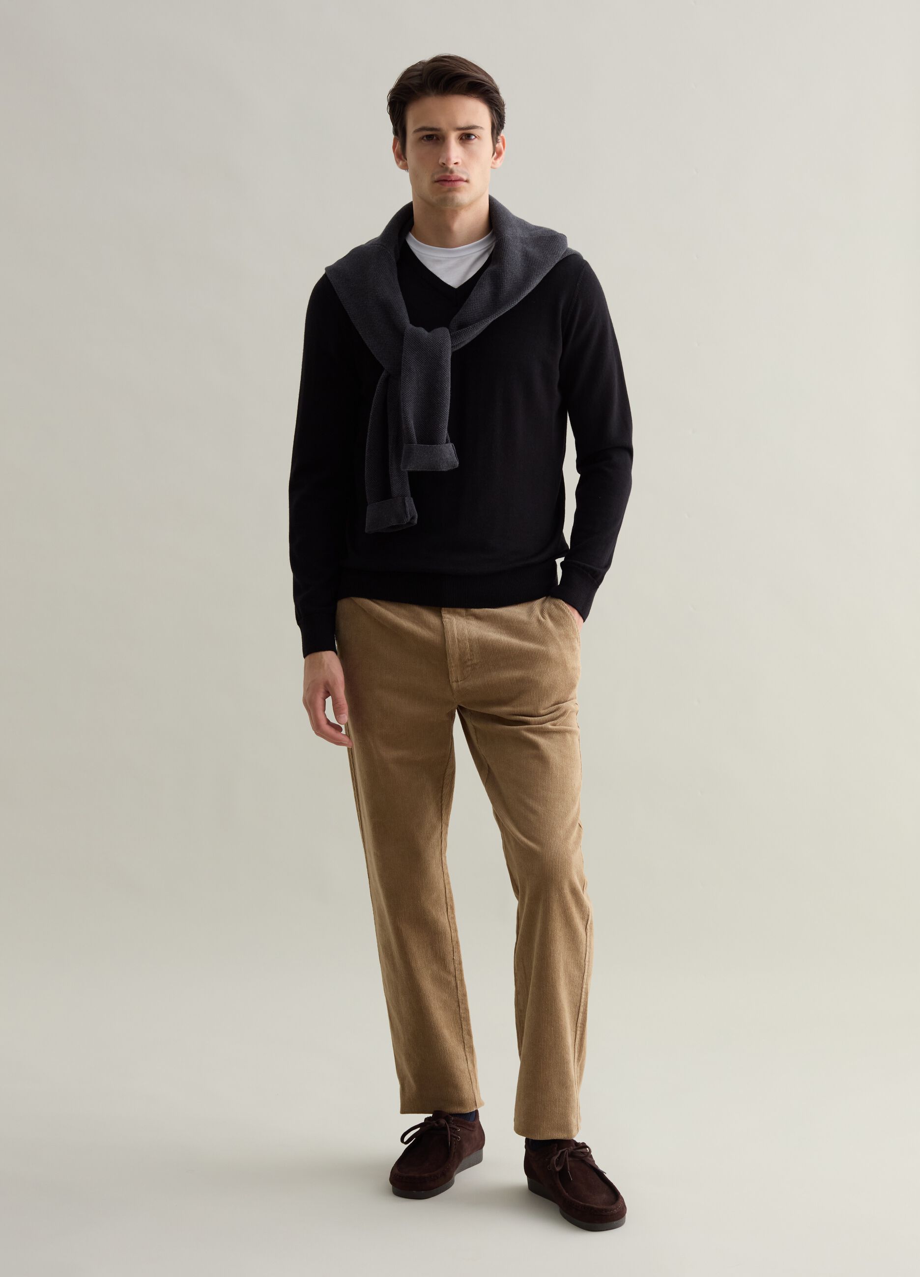 Merino wool pullover with V neck