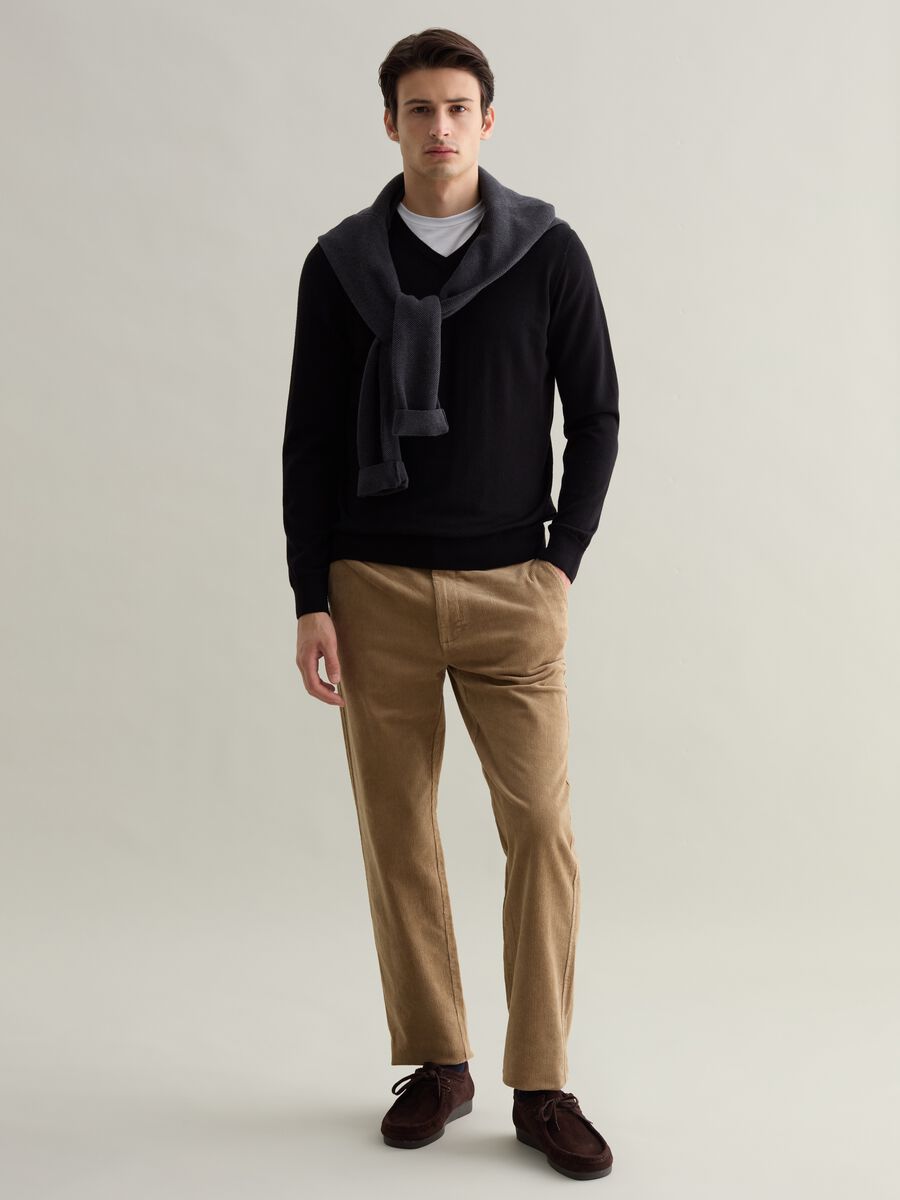 Merino wool pullover with V neck_0