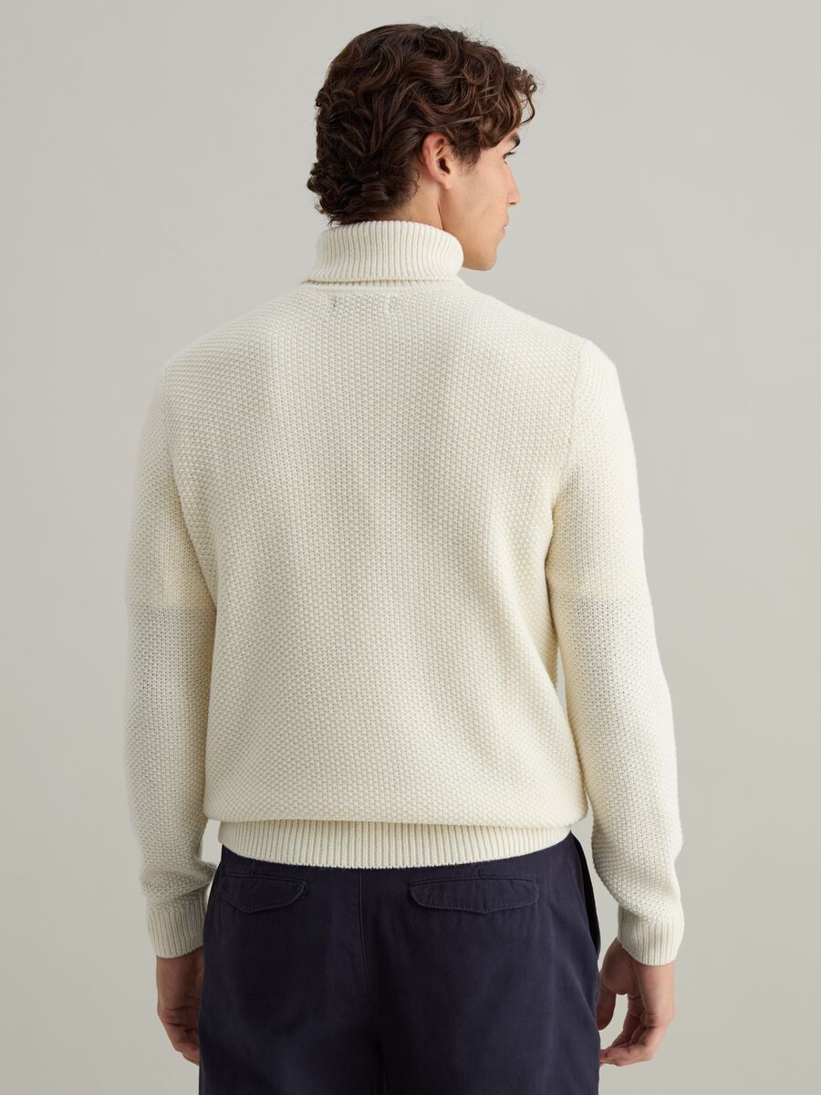 Knitted pullover with high neck_3