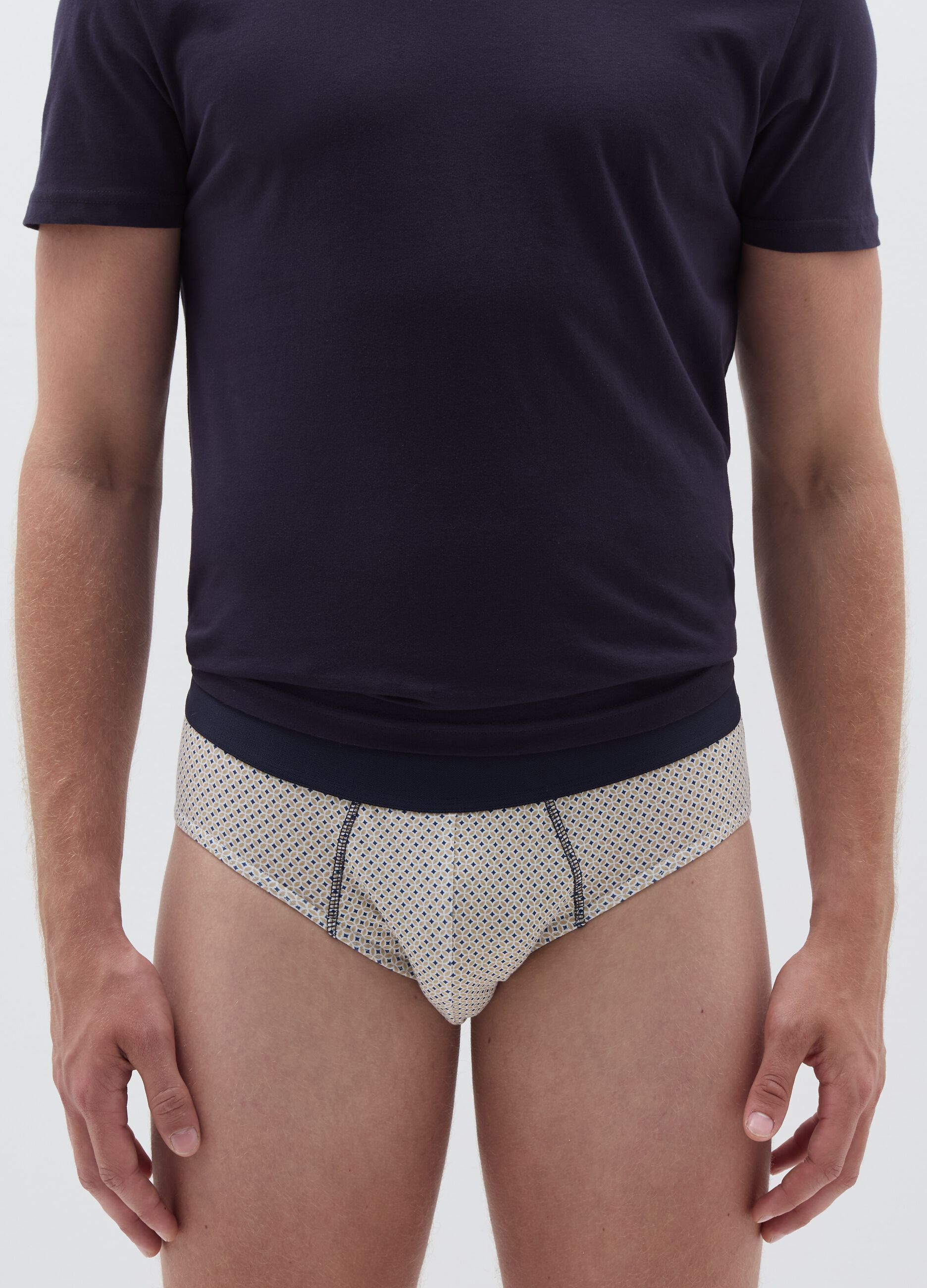 Three-pack briefs with external elastic and pattern