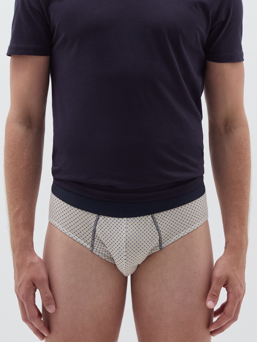 Three-pack briefs with external elastic and pattern_2