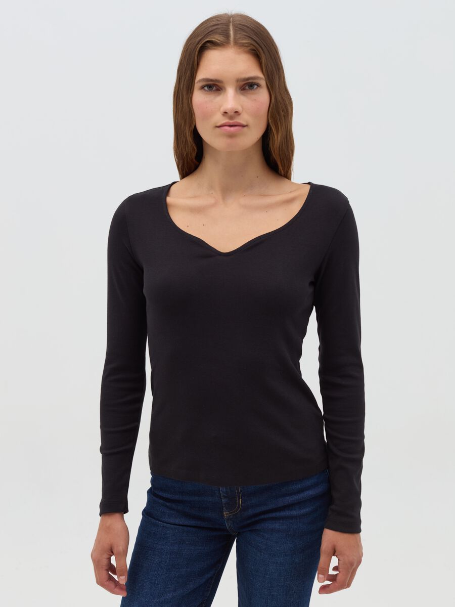 Long-sleeved T-shirt with sweetheart neckline_1