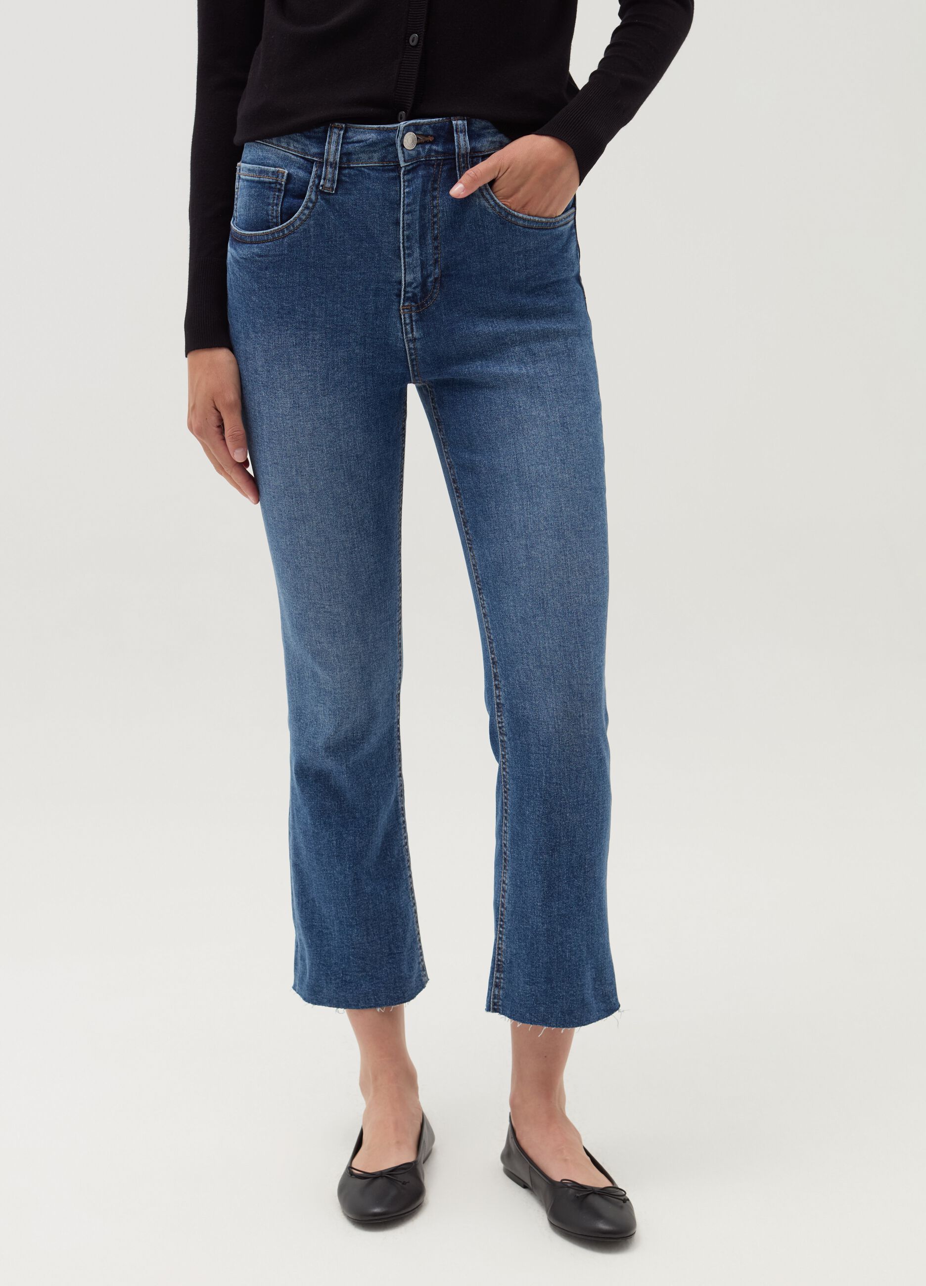 Flare-fit crop jeans with raw edging