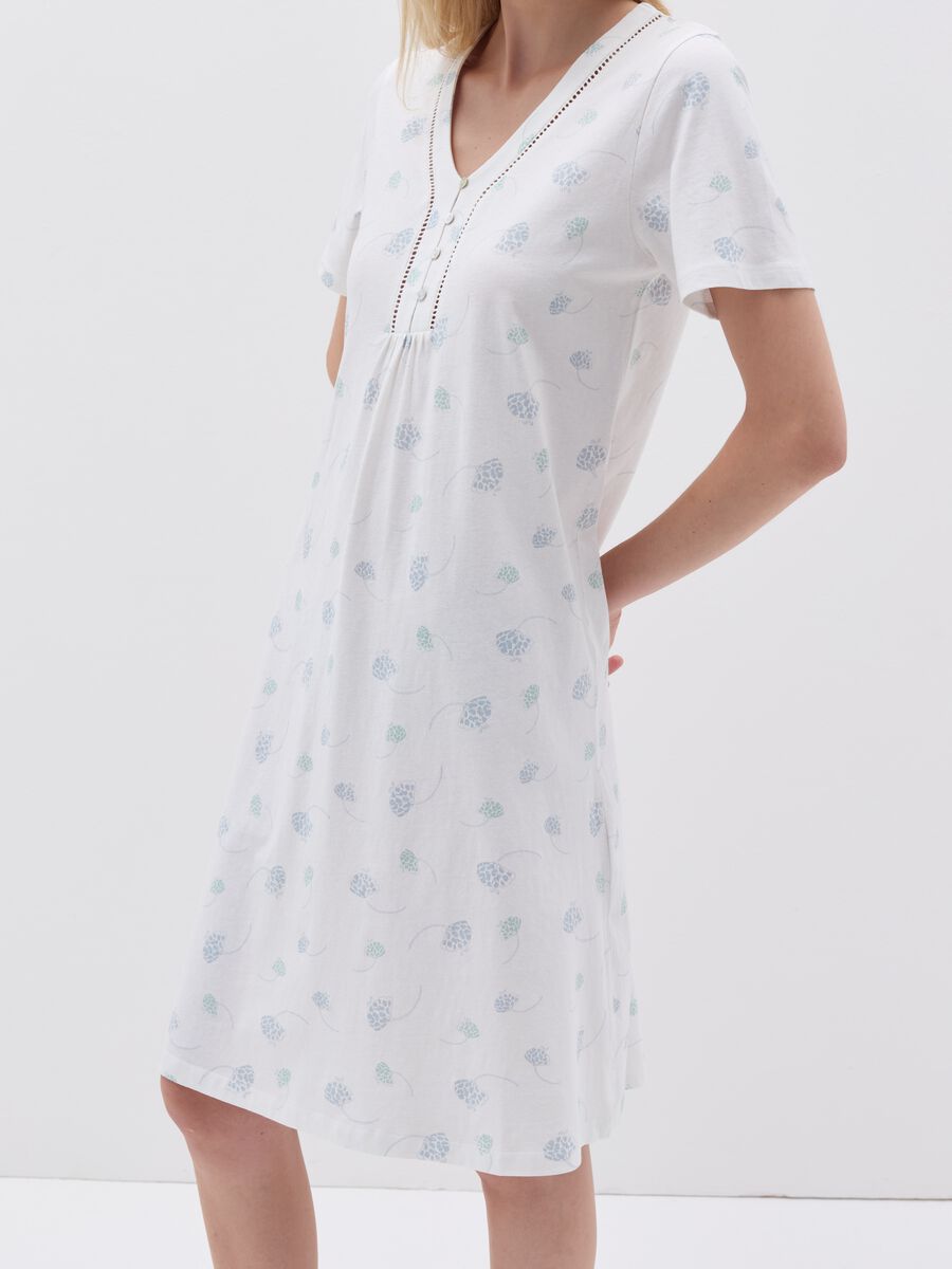 Nightdress with V neck and buttons_1