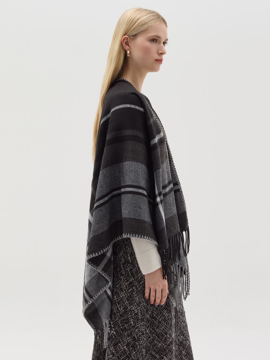 Poncho scarf with check pattern_3