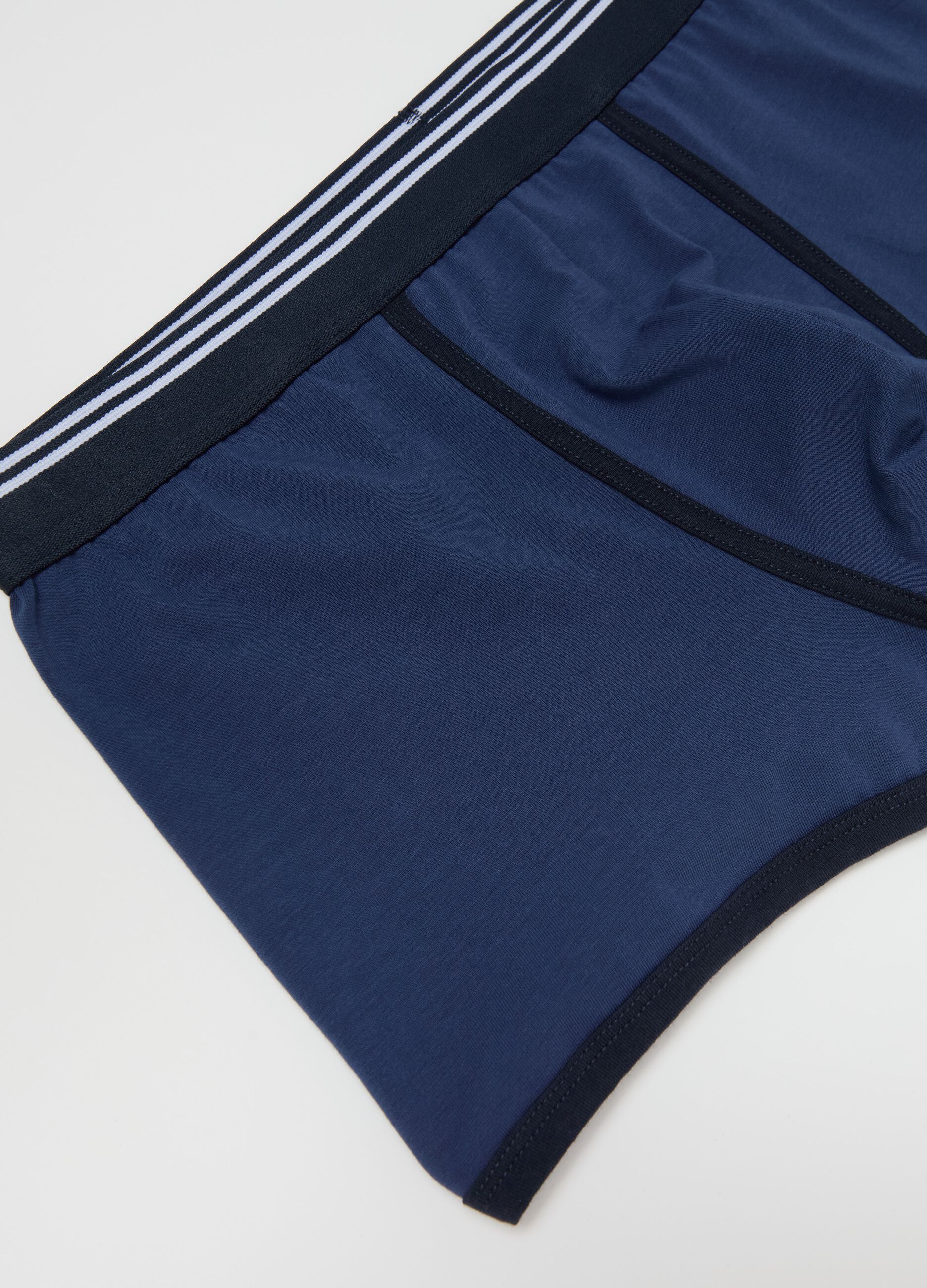 Boxer shorts with contrasting details