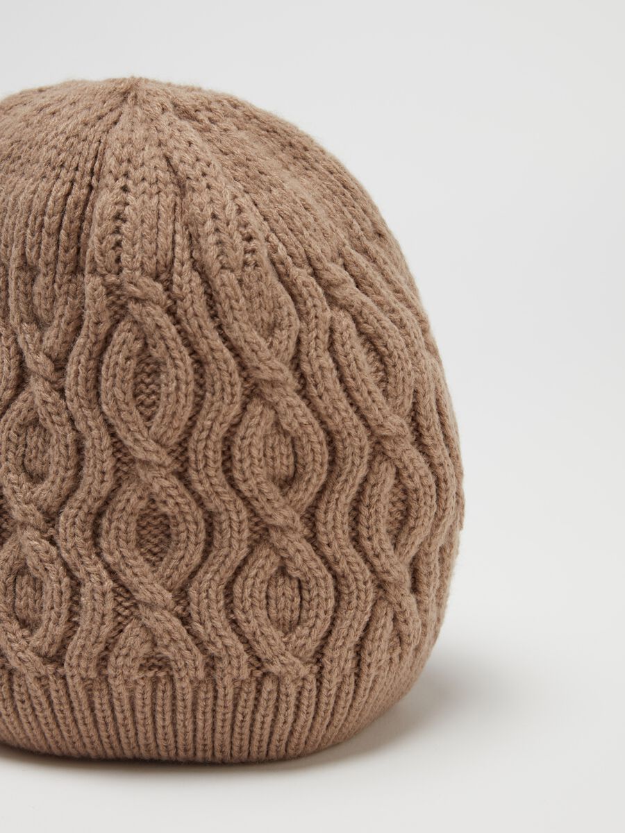 Knit hat with wavy weave_2