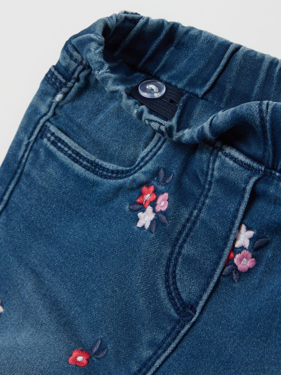 Denim leggings with small flowers embroidery_2