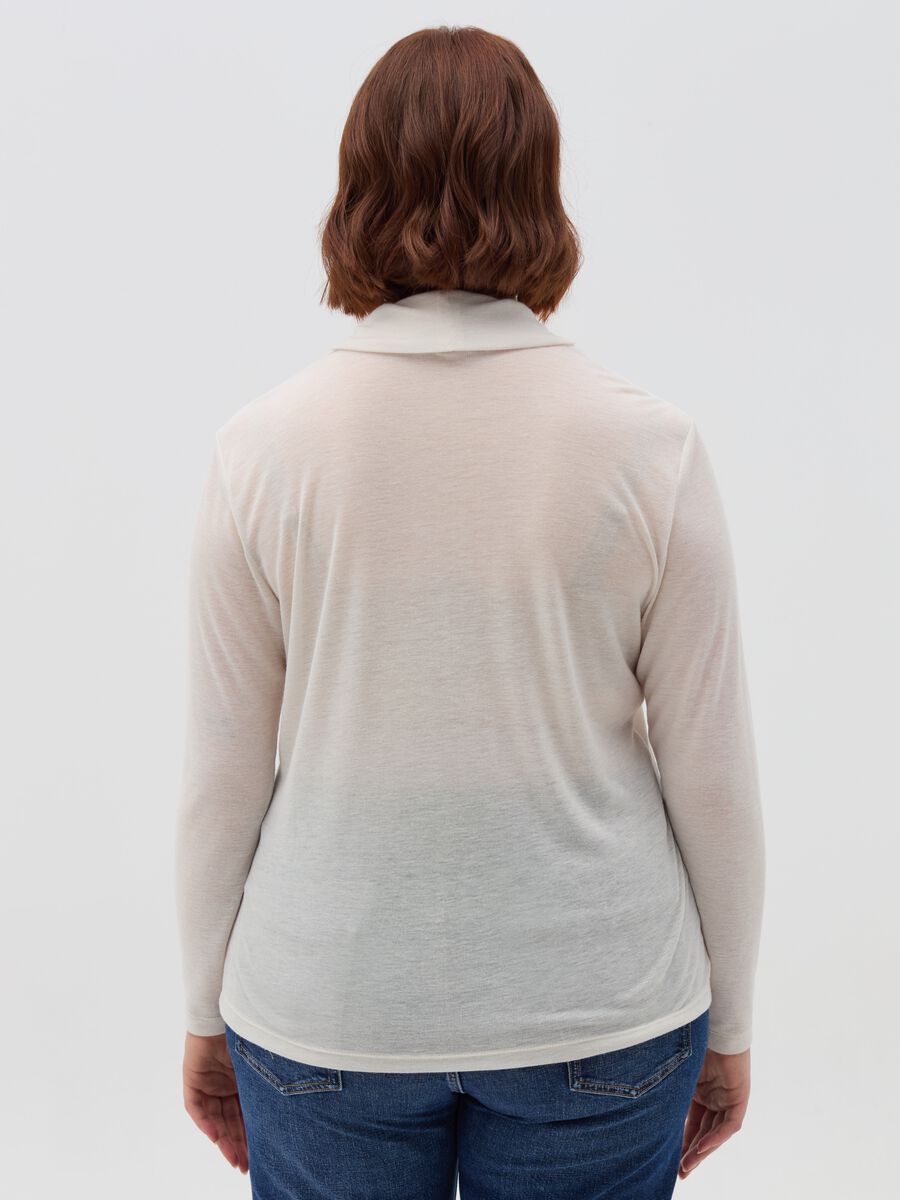 Curvy top with long sleeves and high neck_3