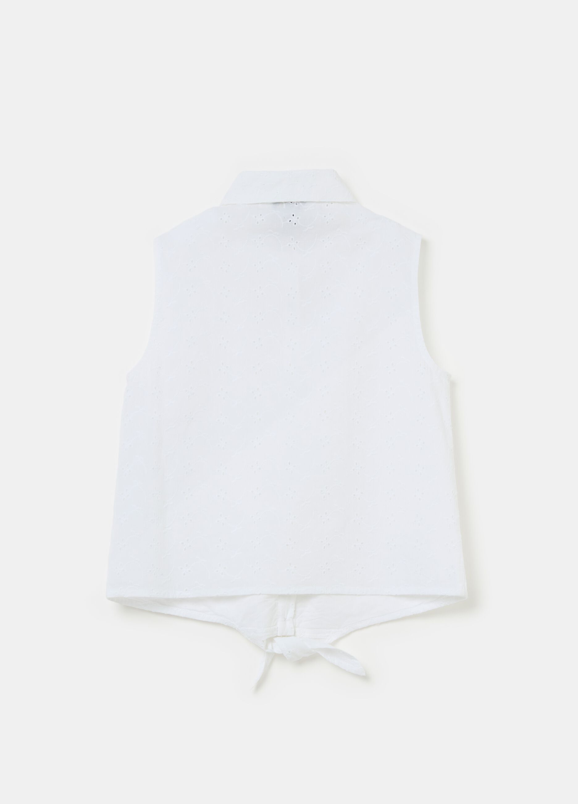 Sleeveless shirt in broderie anglaise with knot