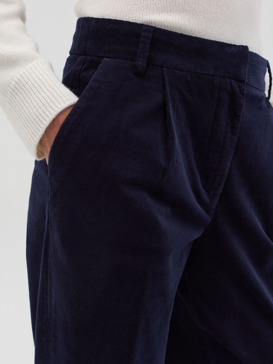 Straight-fit trousers in corduroy with darts_3