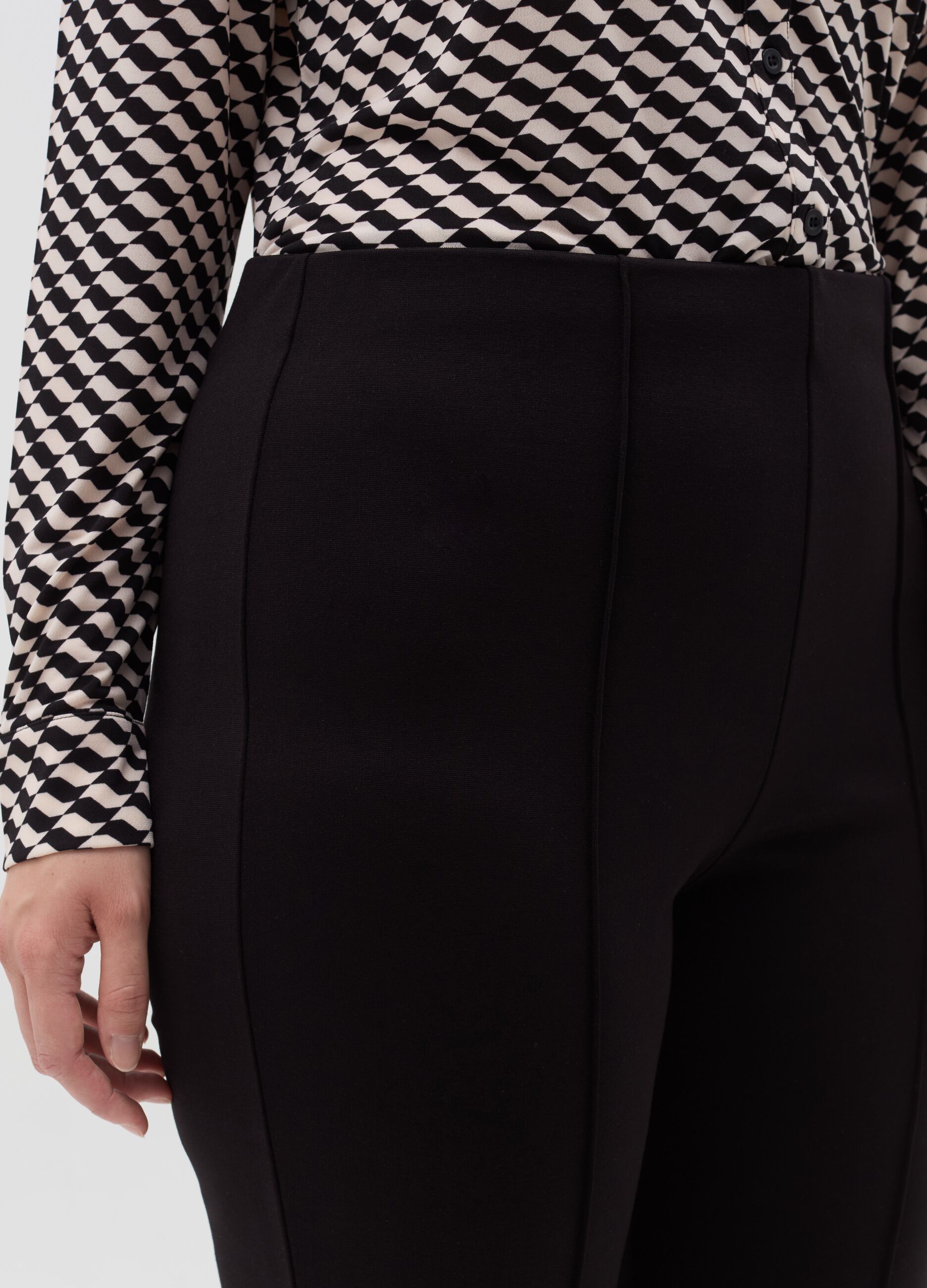 Curvy leggings with raised stitching